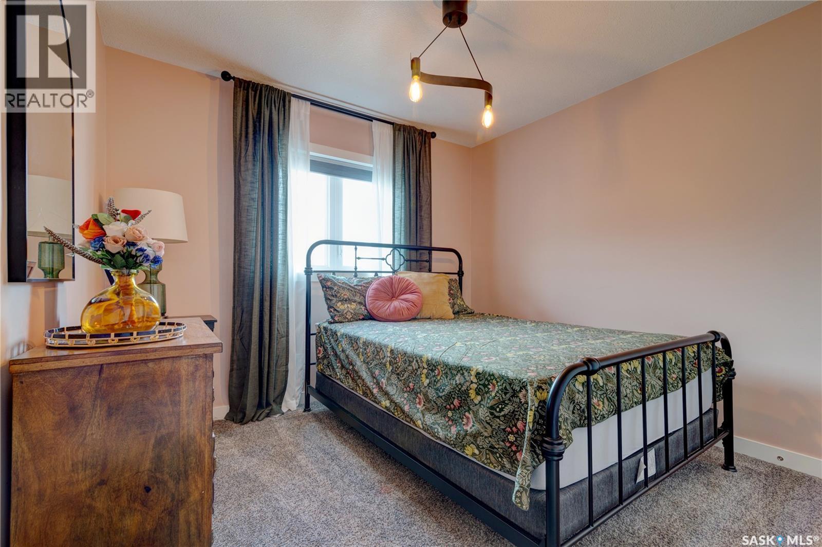 6224 8Th Avenue, Regina, SK - Indoor Photo Showing Bedroom