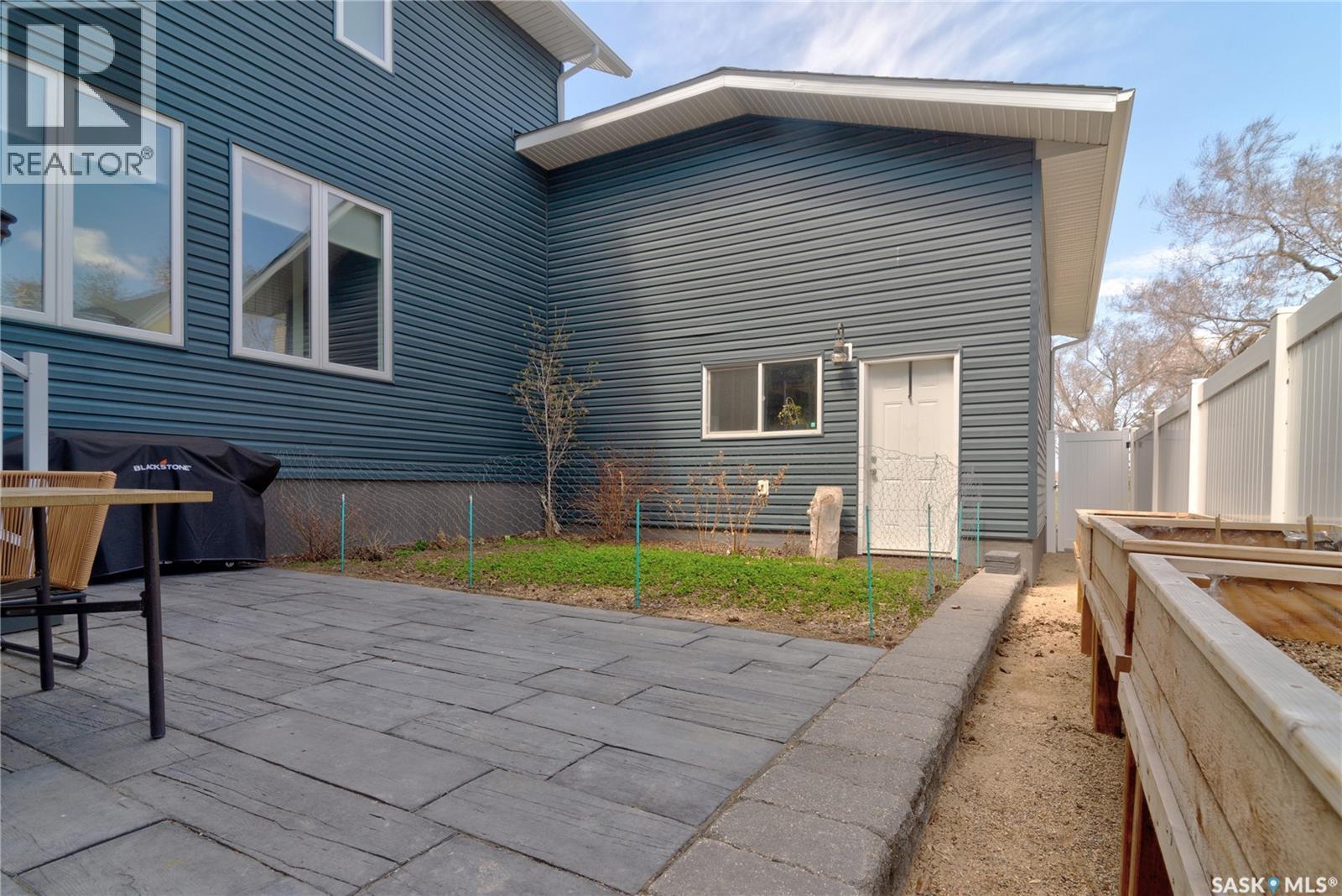 6224 8Th Avenue, Regina, SK - Outdoor