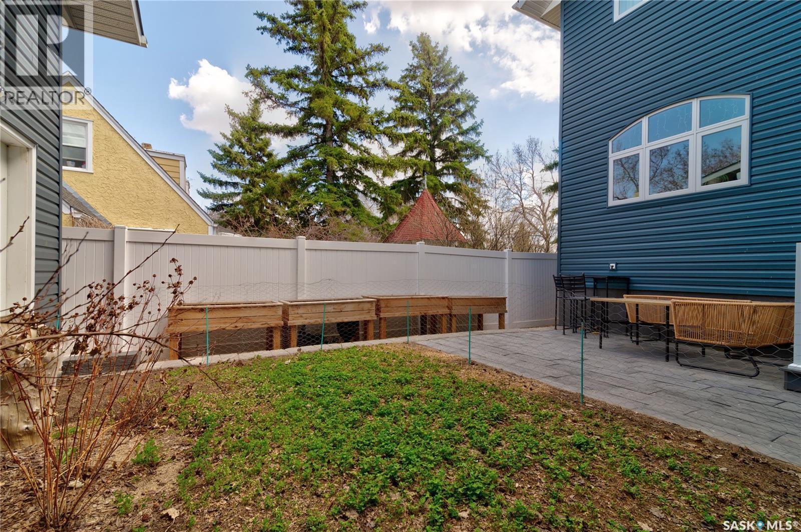 6224 8Th Avenue, Regina, SK - Outdoor