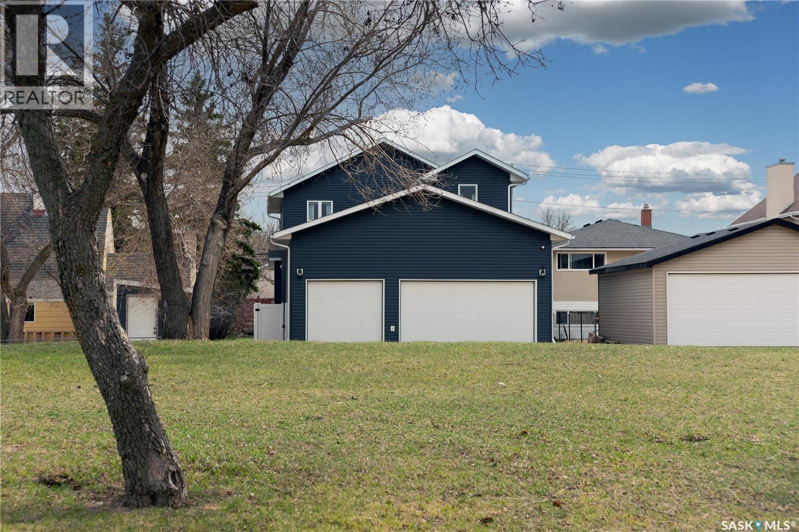 6224 8Th Avenue, Regina, SK - Outdoor