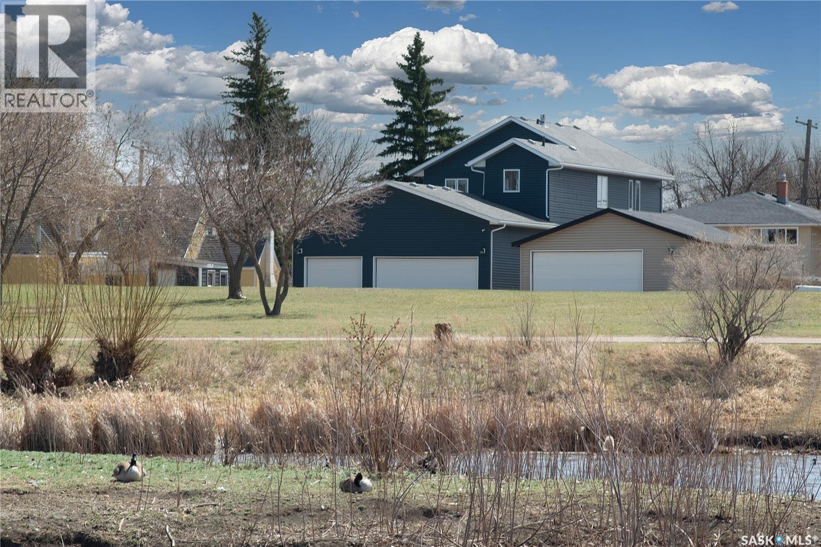 6224 8Th Avenue, Regina, SK - Outdoor