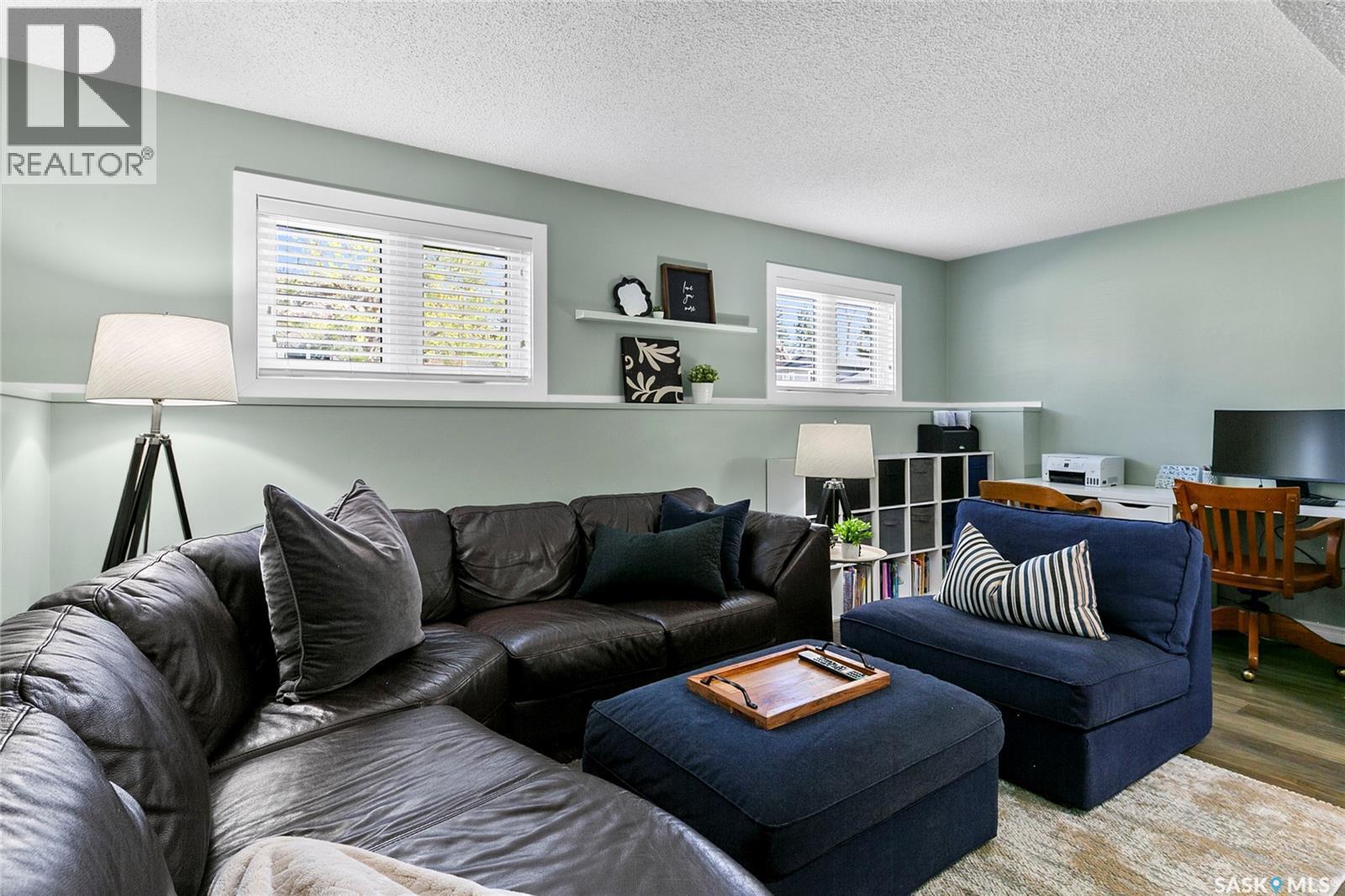 1206 Flexman Crescent N, Regina, SK - Indoor Photo Showing Living Room