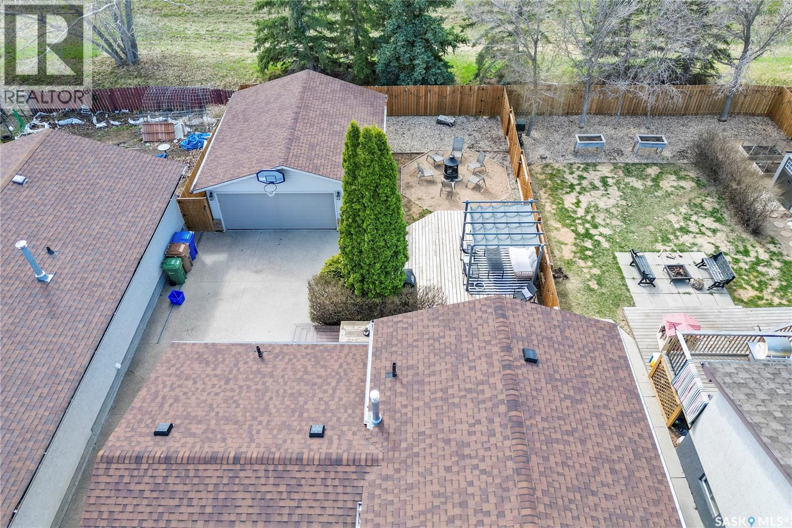 1206 Flexman Crescent N, Regina, SK - Outdoor