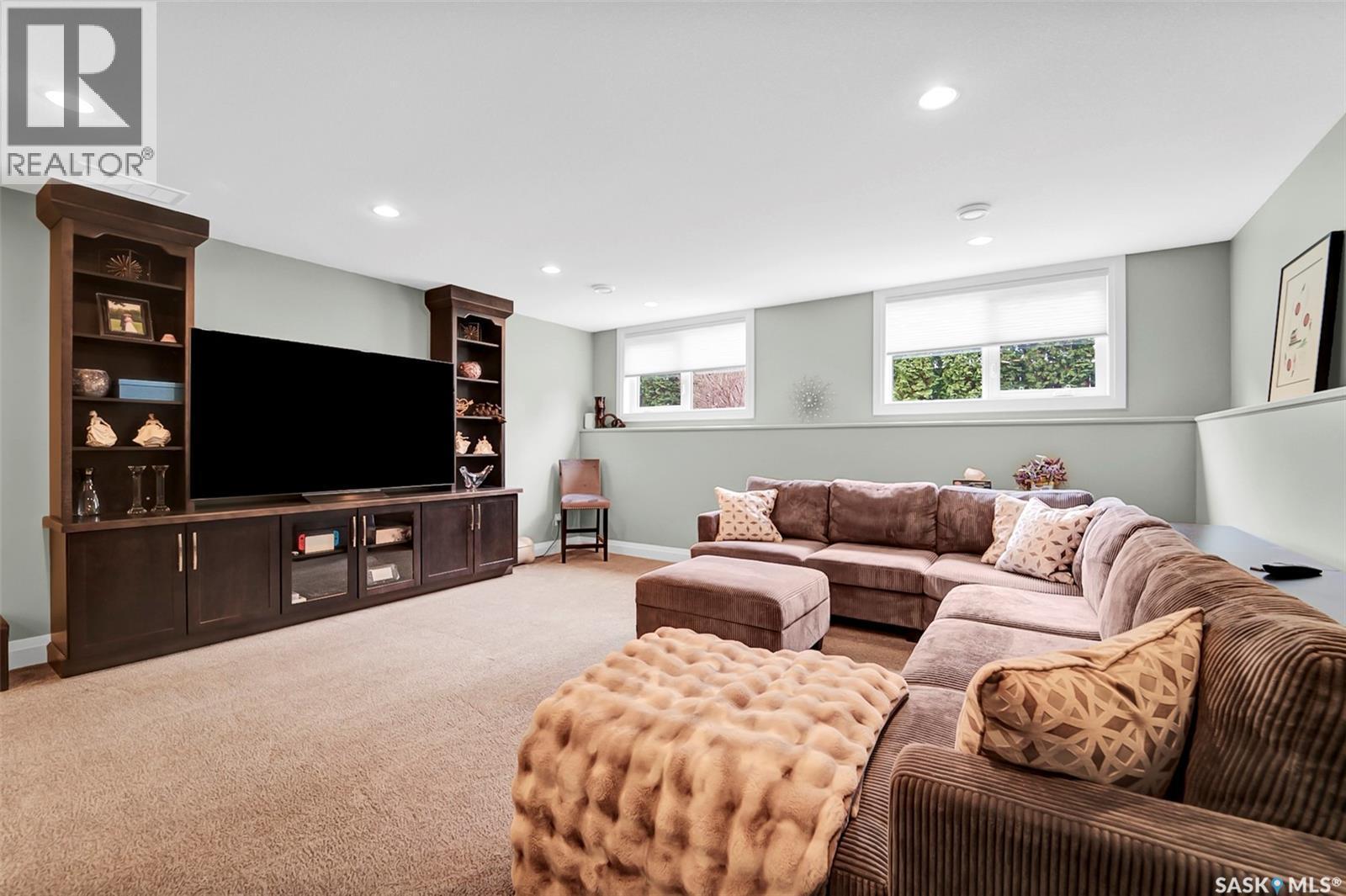 303 Brookmore Crescent, Saskatoon, SK - Indoor Photo Showing Living Room