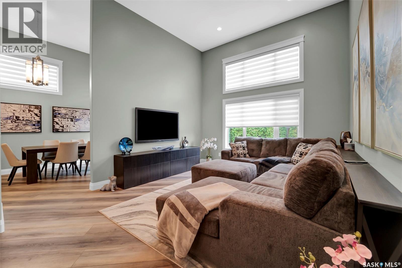 303 Brookmore Crescent, Saskatoon, SK - Indoor Photo Showing Living Room