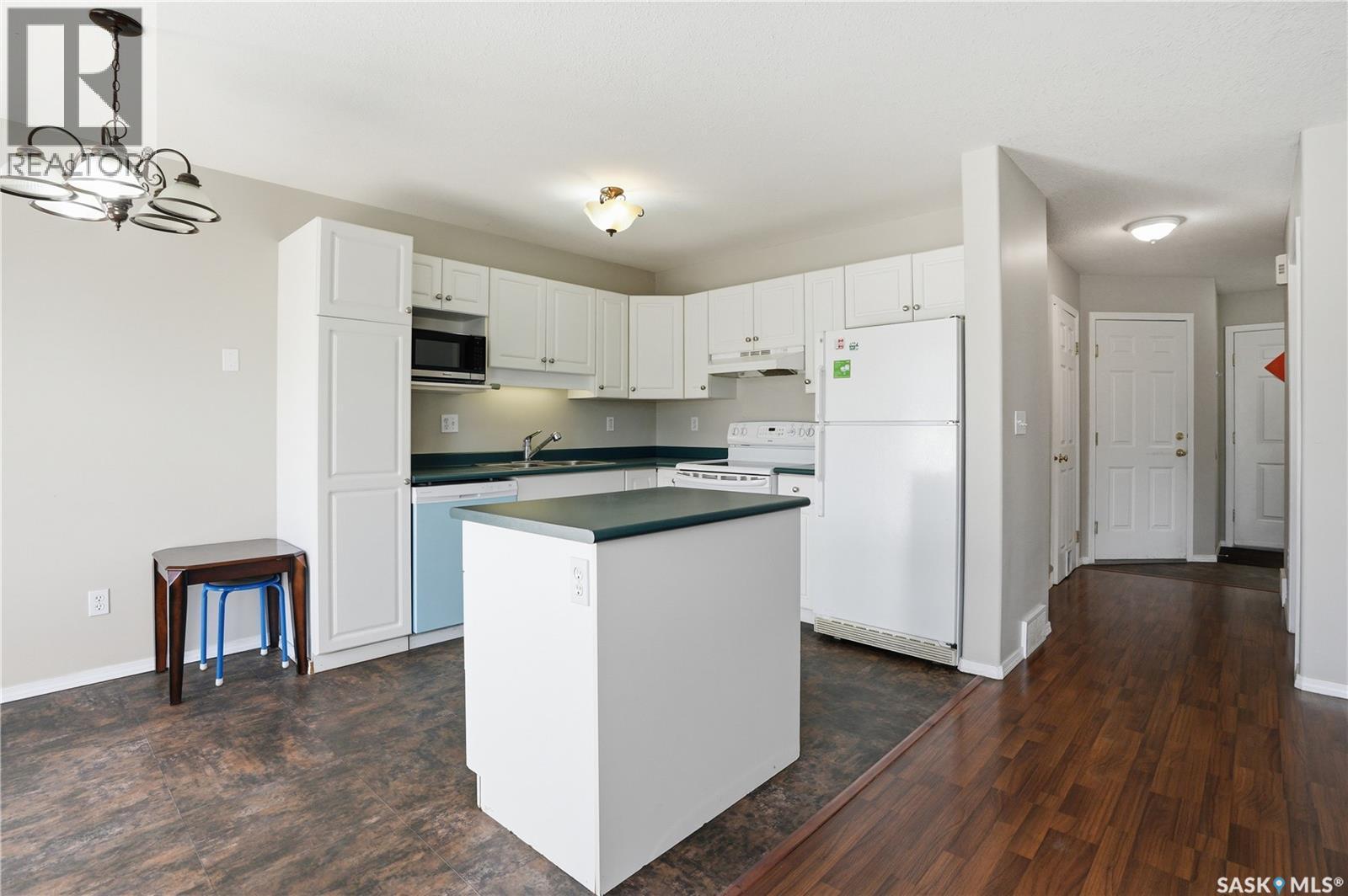 35 110 Keevil Crescent, Saskatoon, SK - Indoor Photo Showing Kitchen