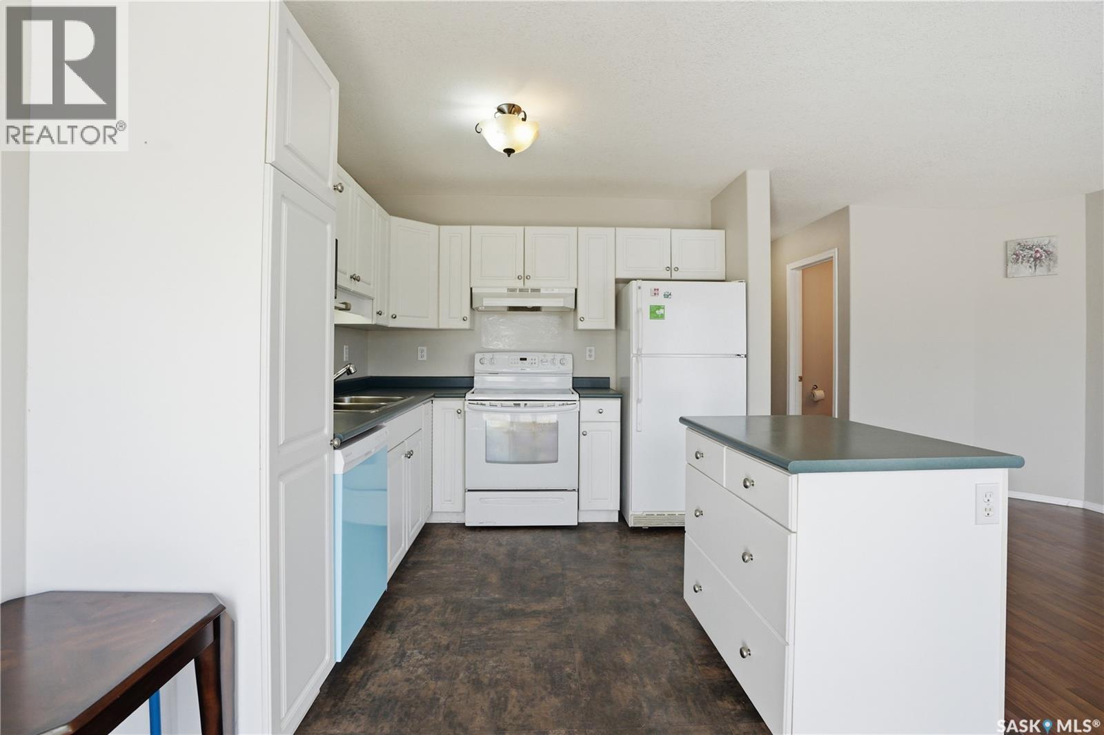 35 110 Keevil Crescent, Saskatoon, SK - Indoor Photo Showing Kitchen