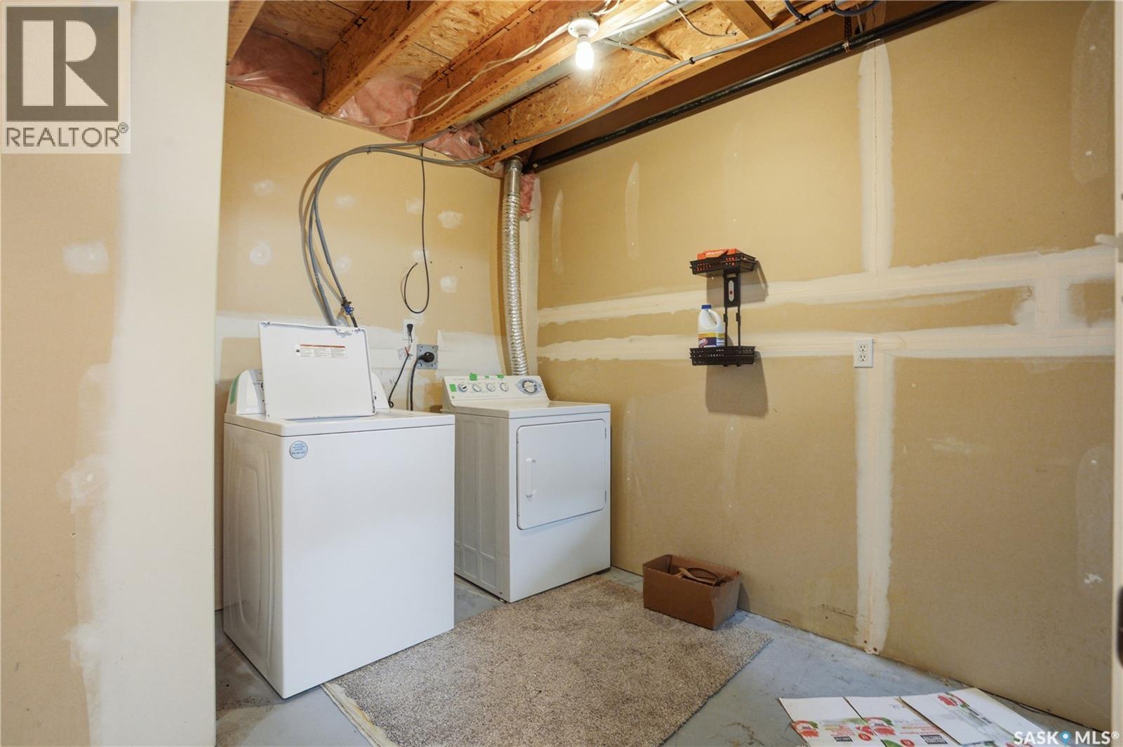 35 110 Keevil Crescent, Saskatoon, SK - Indoor Photo Showing Laundry Room