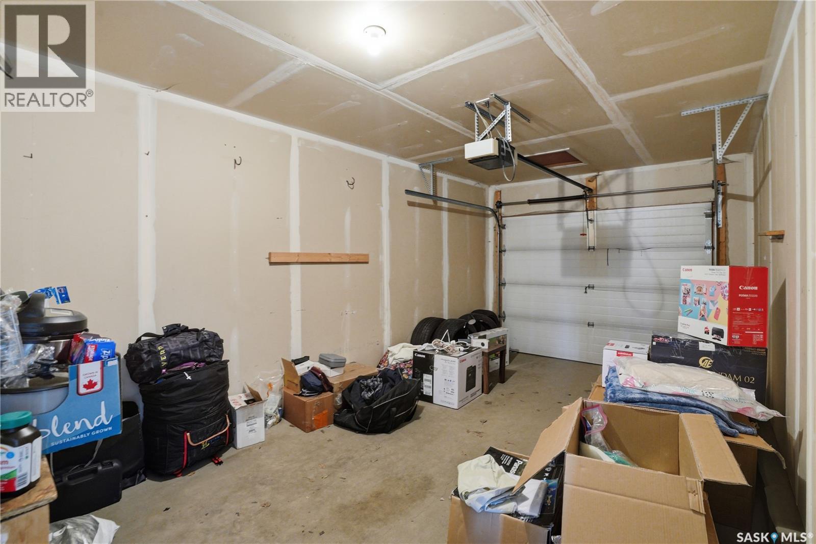 35 110 Keevil Crescent, Saskatoon, SK - Indoor Photo Showing Garage
