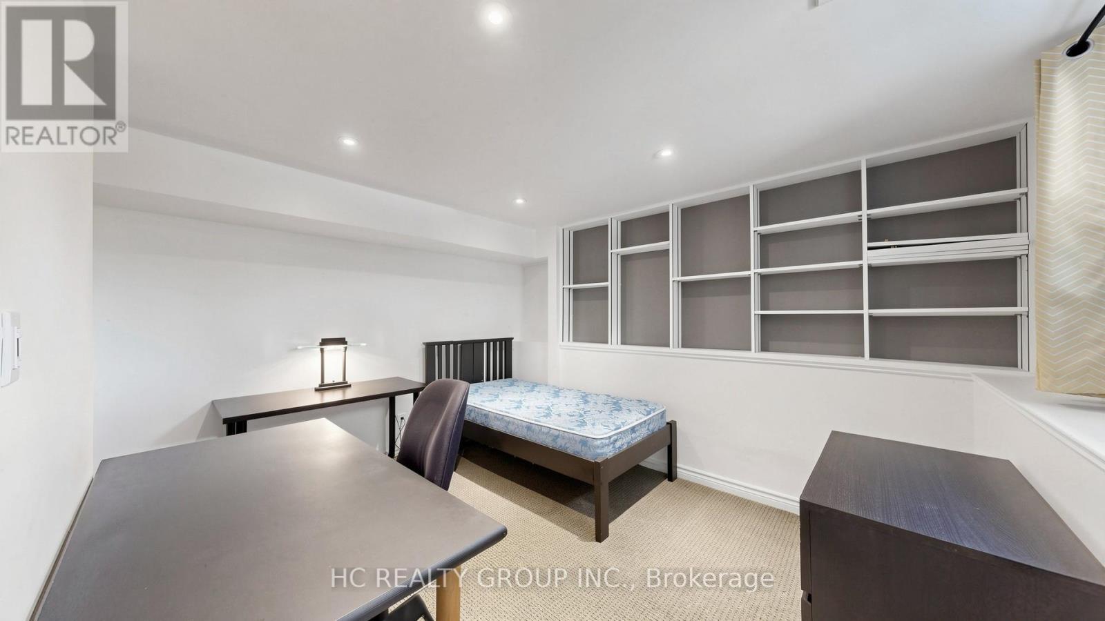 1 - 433 Keats Way, Waterloo, ON - Indoor