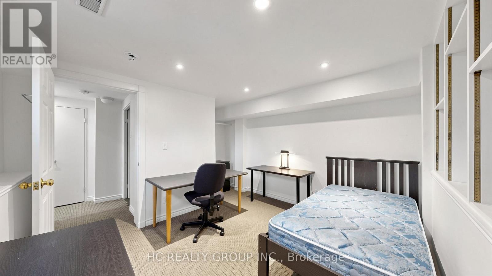 1 - 433 Keats Way, Waterloo, ON - Indoor Photo Showing Bedroom