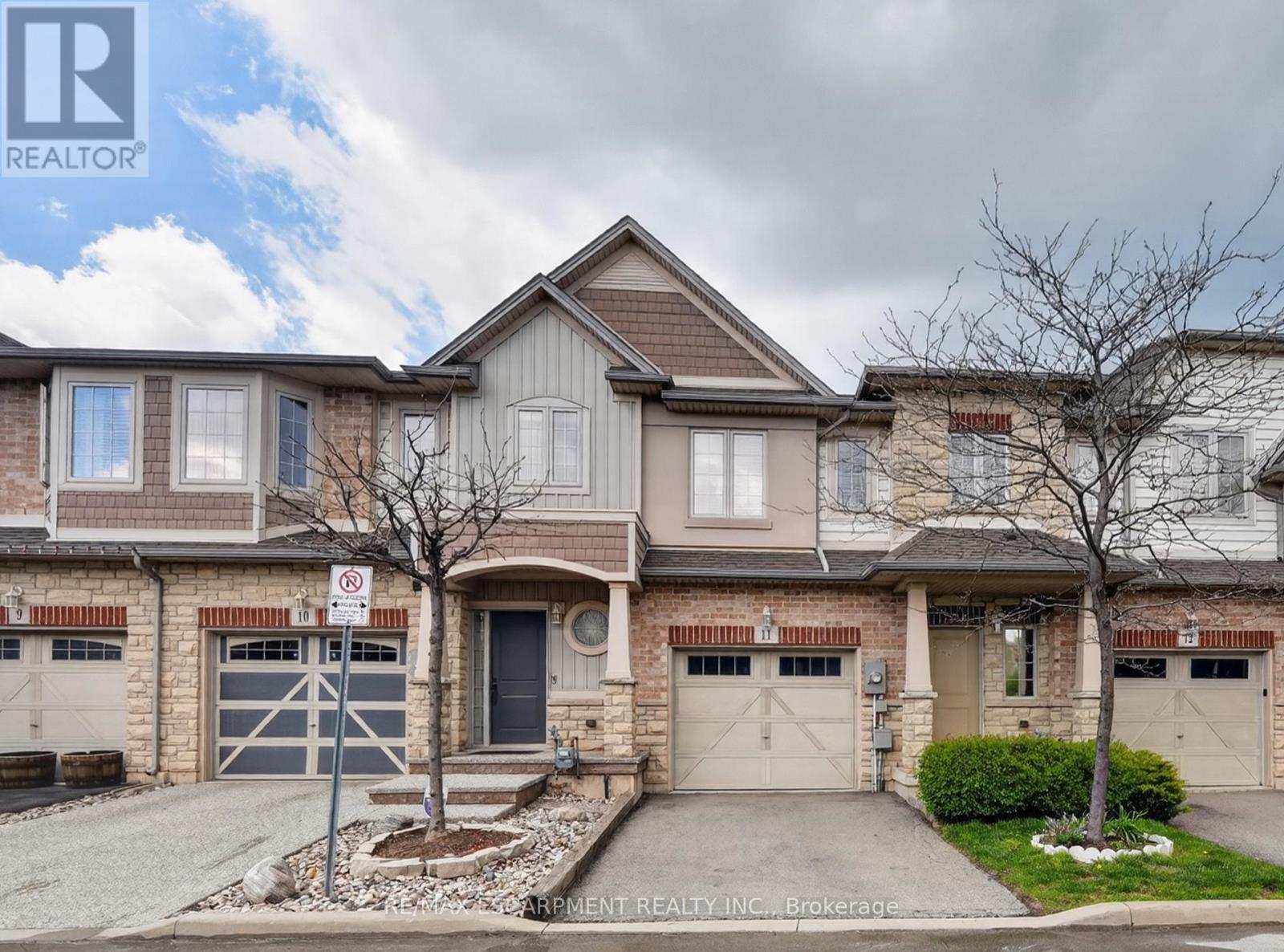 11 - 8 Lakelawn Road, Grimsby, ON - Outdoor With Facade