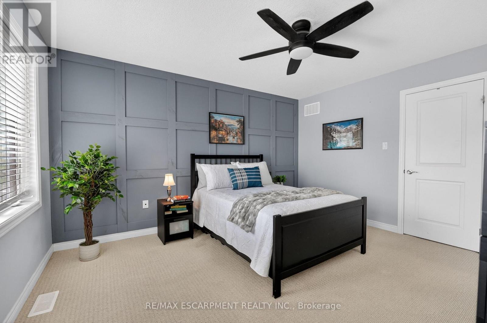 11 - 8 Lakelawn Road, Grimsby, ON - Indoor Photo Showing Bedroom