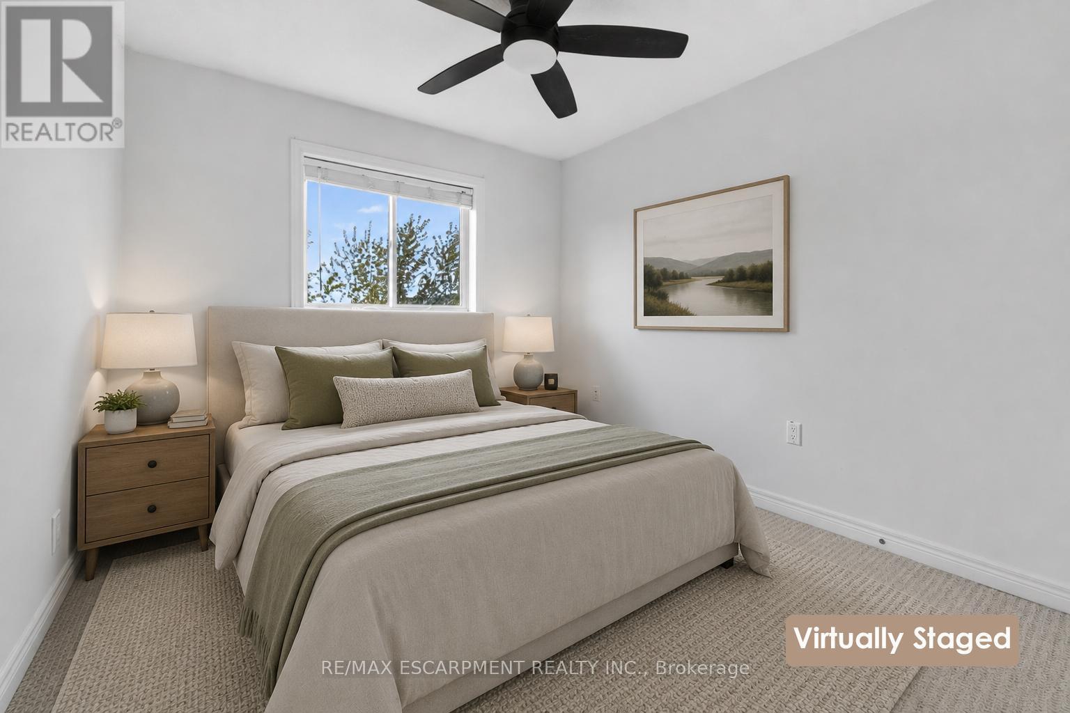 11 - 8 Lakelawn Road, Grimsby, ON - Indoor Photo Showing Bedroom