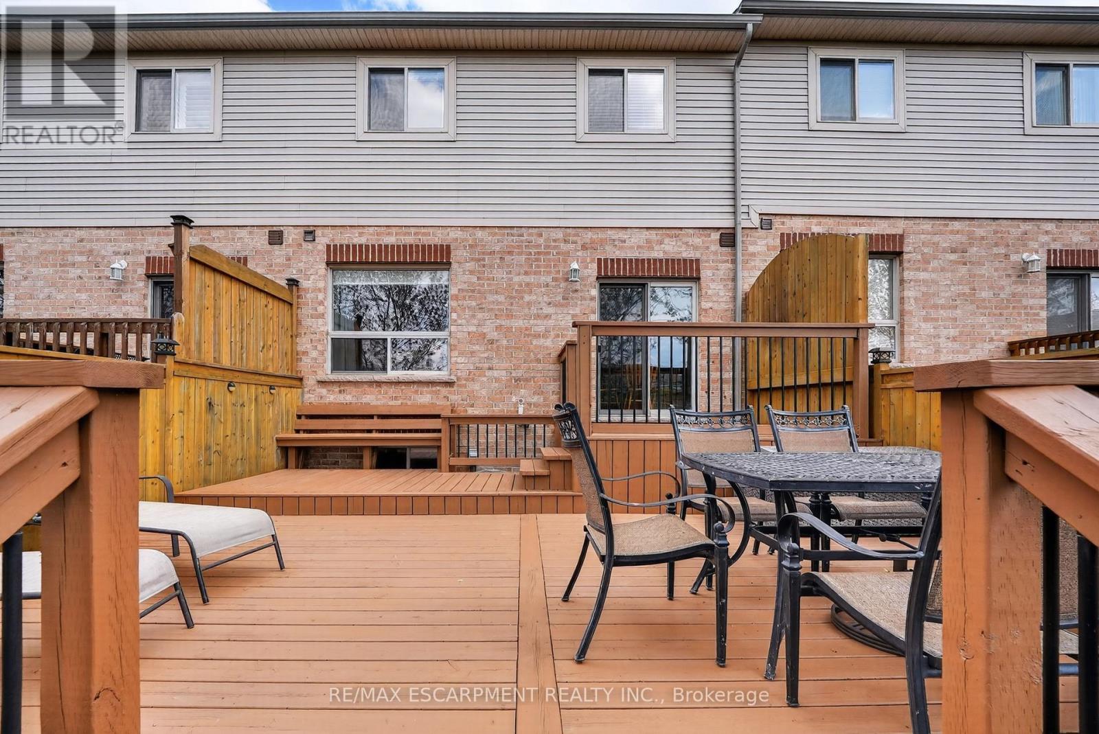 11 - 8 Lakelawn Road, Grimsby, ON - Outdoor With Deck Patio Veranda With Exterior