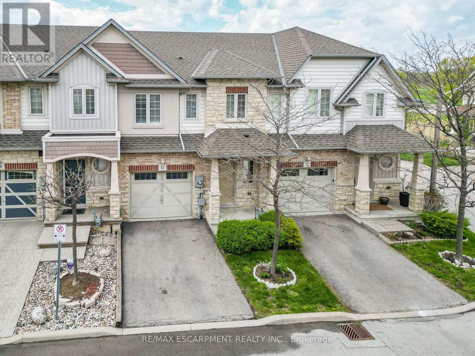 11 - 8 Lakelawn Road, Grimsby, ON - Outdoor With Facade