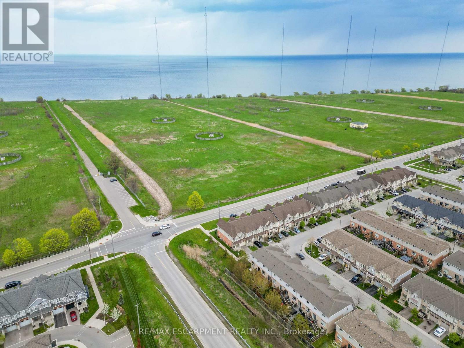 11 - 8 Lakelawn Road, Grimsby, ON - Outdoor With View