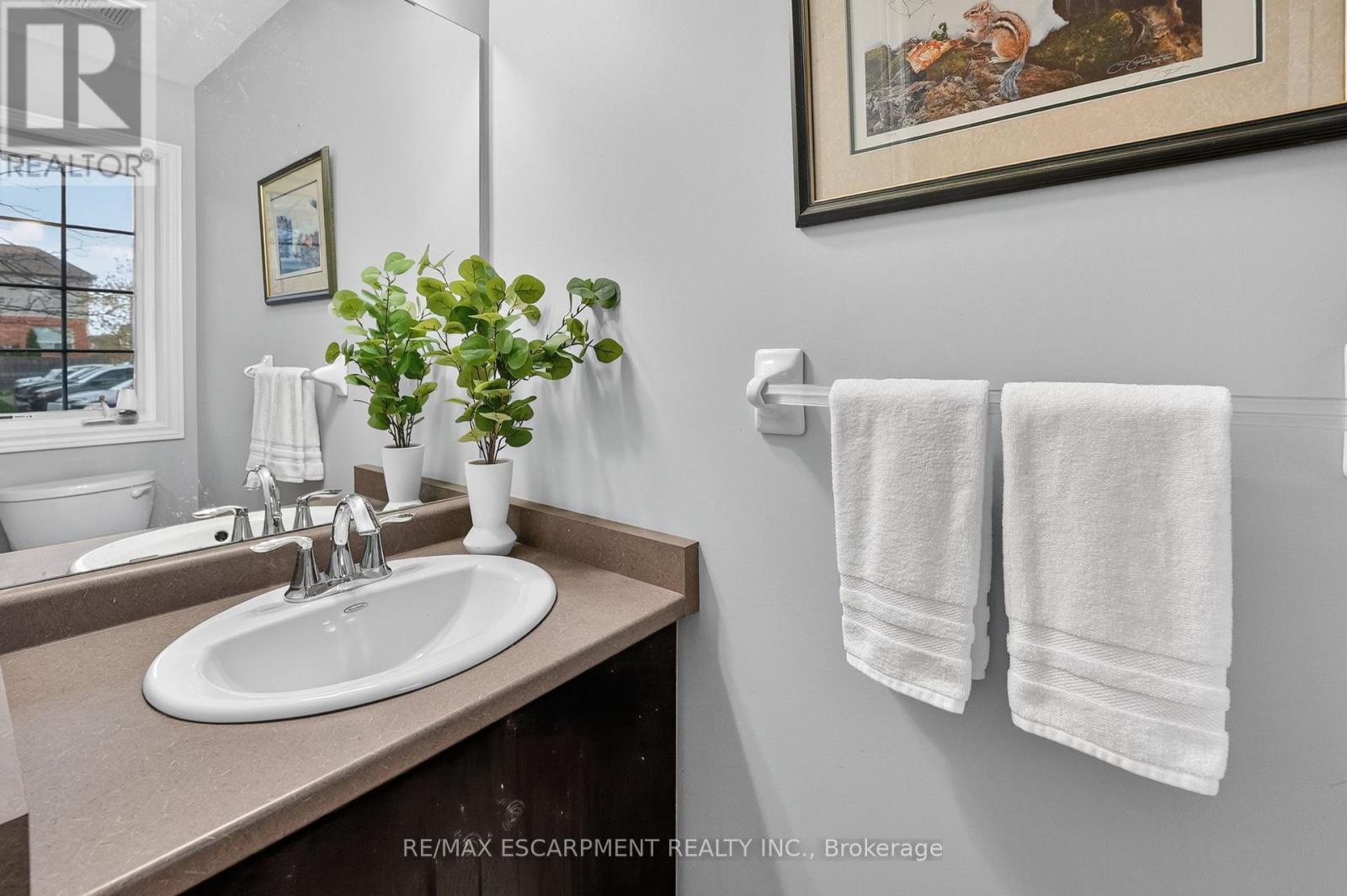 11 - 8 Lakelawn Road, Grimsby, ON - Indoor Photo Showing Bathroom