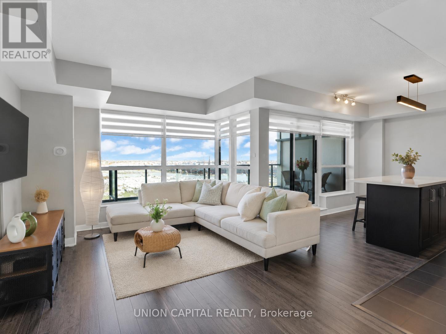 622 - 75 Norman Bethune Avenue E, Richmond Hill, ON - Indoor Photo Showing Living Room