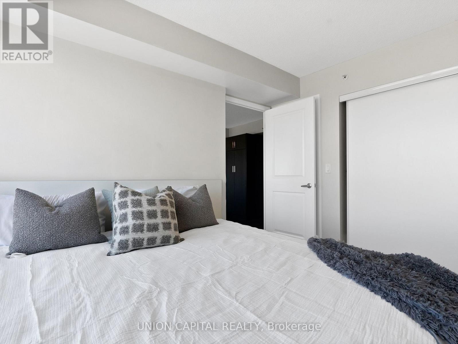 622 - 75 Norman Bethune Avenue E, Richmond Hill, ON - Indoor Photo Showing Bedroom