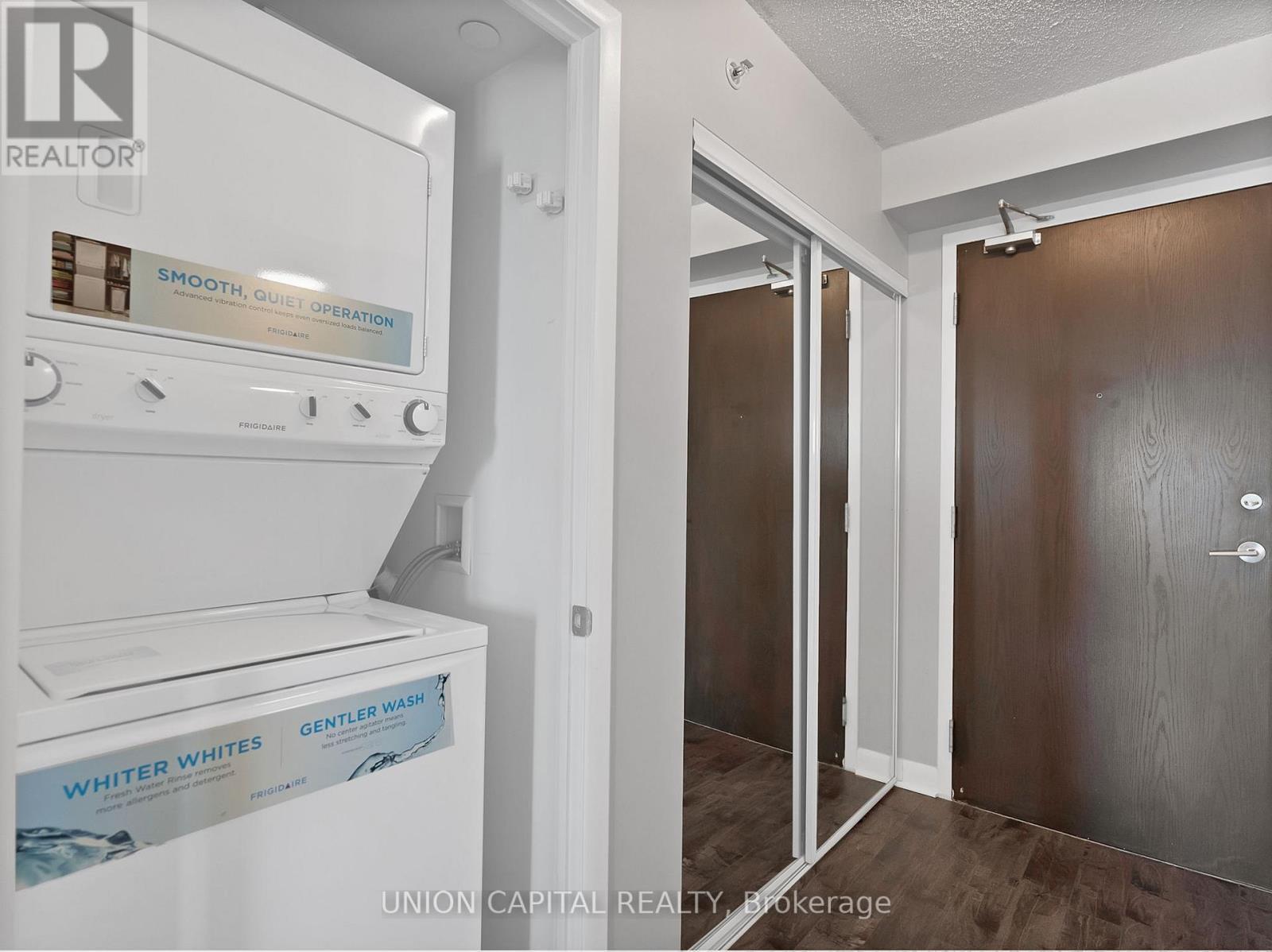 622 - 75 Norman Bethune Avenue E, Richmond Hill, ON - Indoor Photo Showing Laundry Room