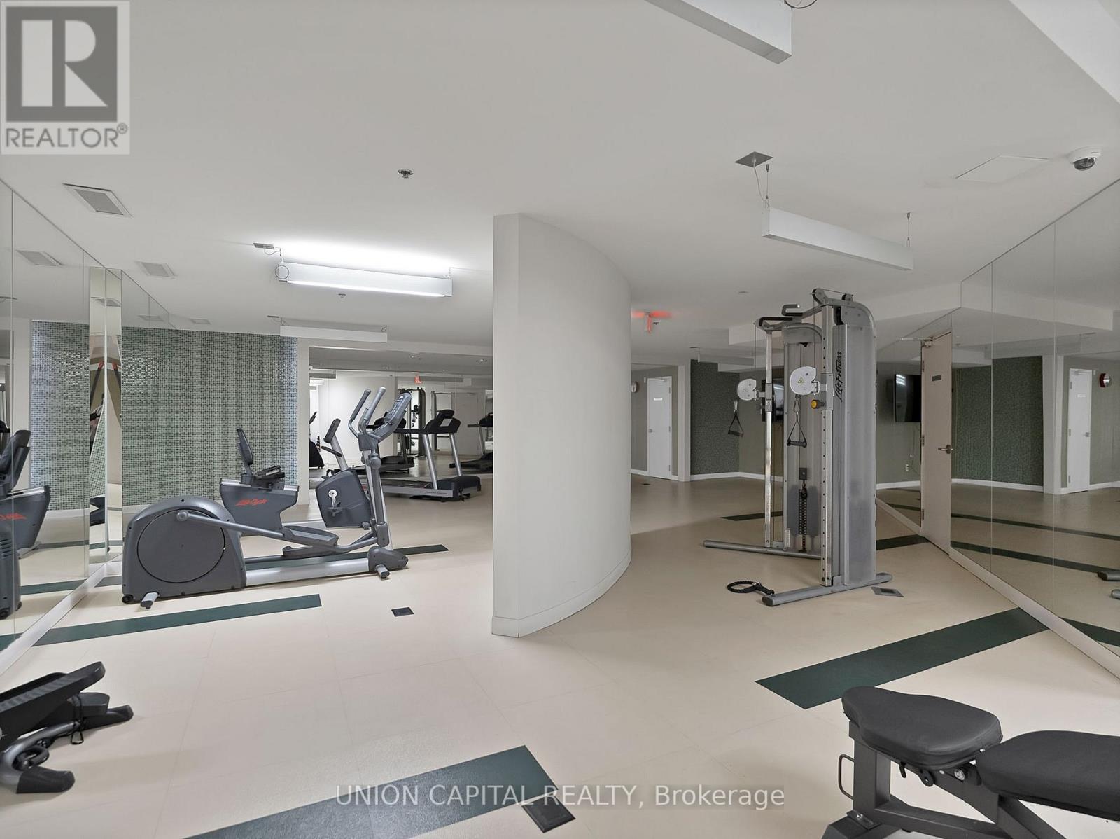 622 - 75 Norman Bethune Avenue E, Richmond Hill, ON - Indoor Photo Showing Gym Room