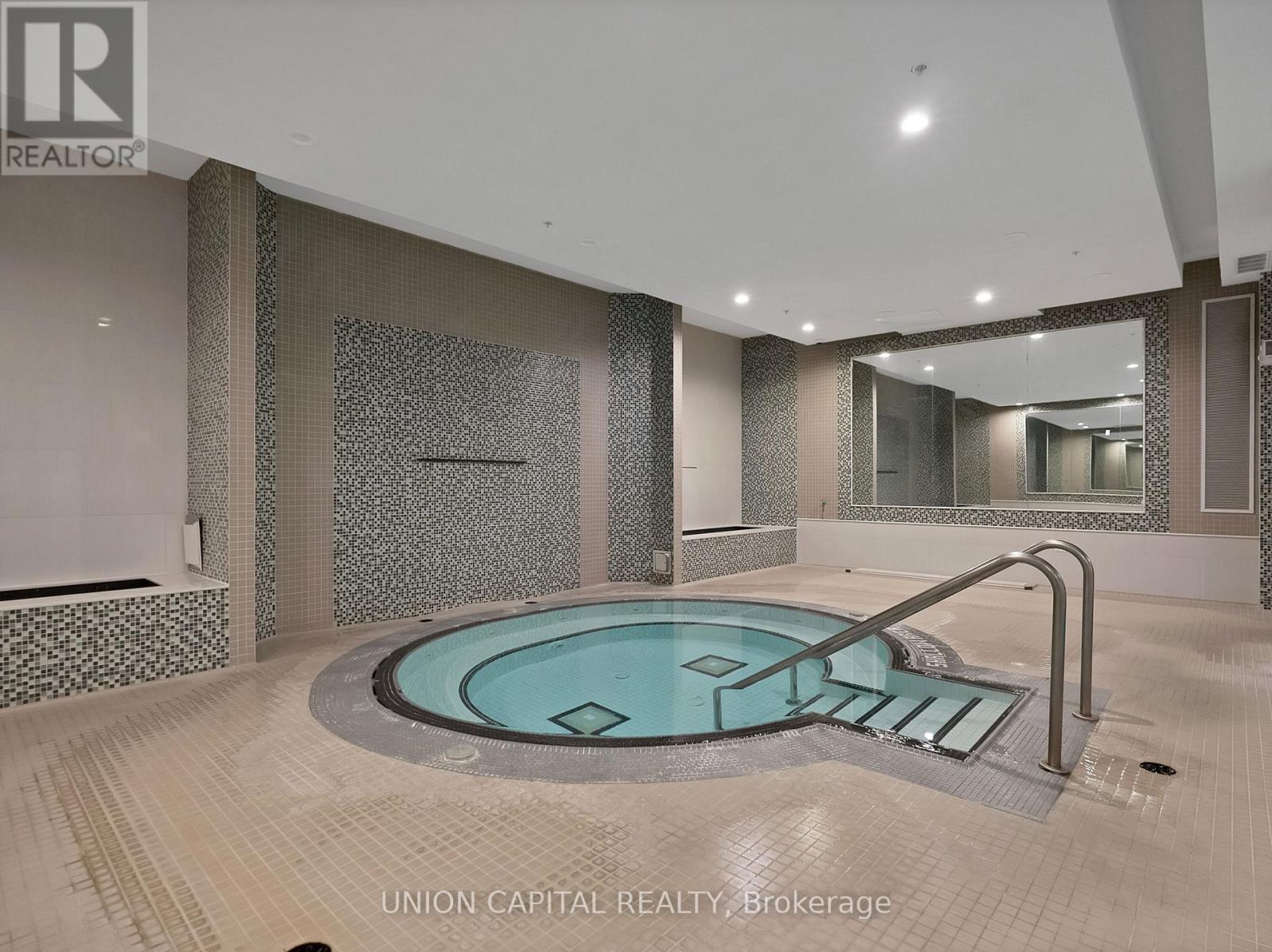 622 - 75 Norman Bethune Avenue E, Richmond Hill, ON - Indoor Photo Showing Other Room