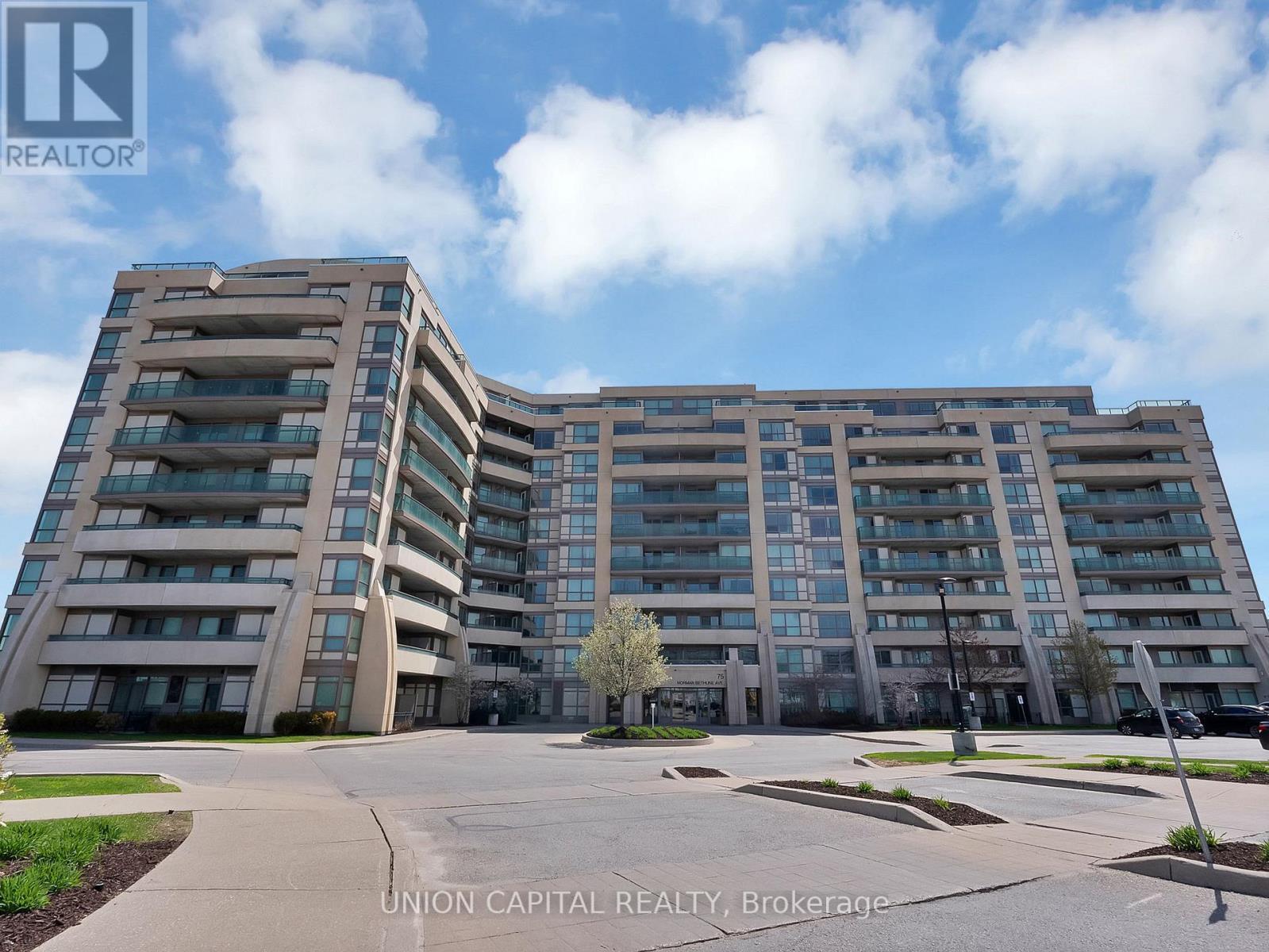 622 - 75 Norman Bethune Avenue E, Richmond Hill, ON - Outdoor With Balcony With Facade
