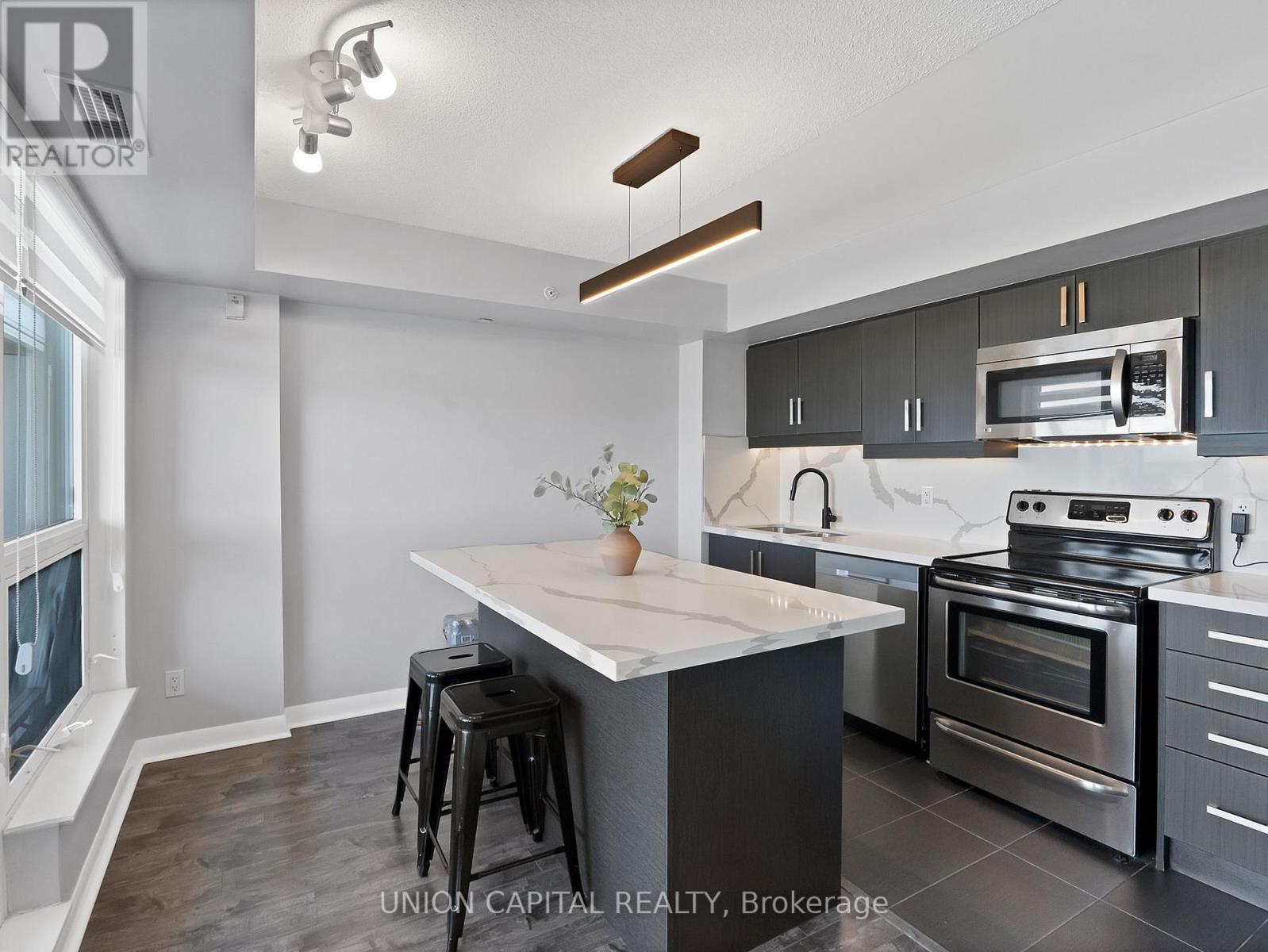 622 - 75 Norman Bethune Avenue E, Richmond Hill, ON - Indoor Photo Showing Kitchen With Upgraded Kitchen