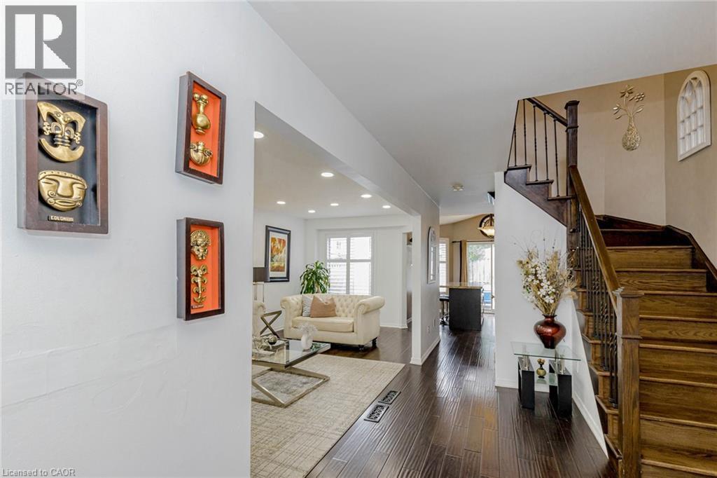 32 Vineberg Drive, Hamilton, ON - Indoor Photo Showing Other Room