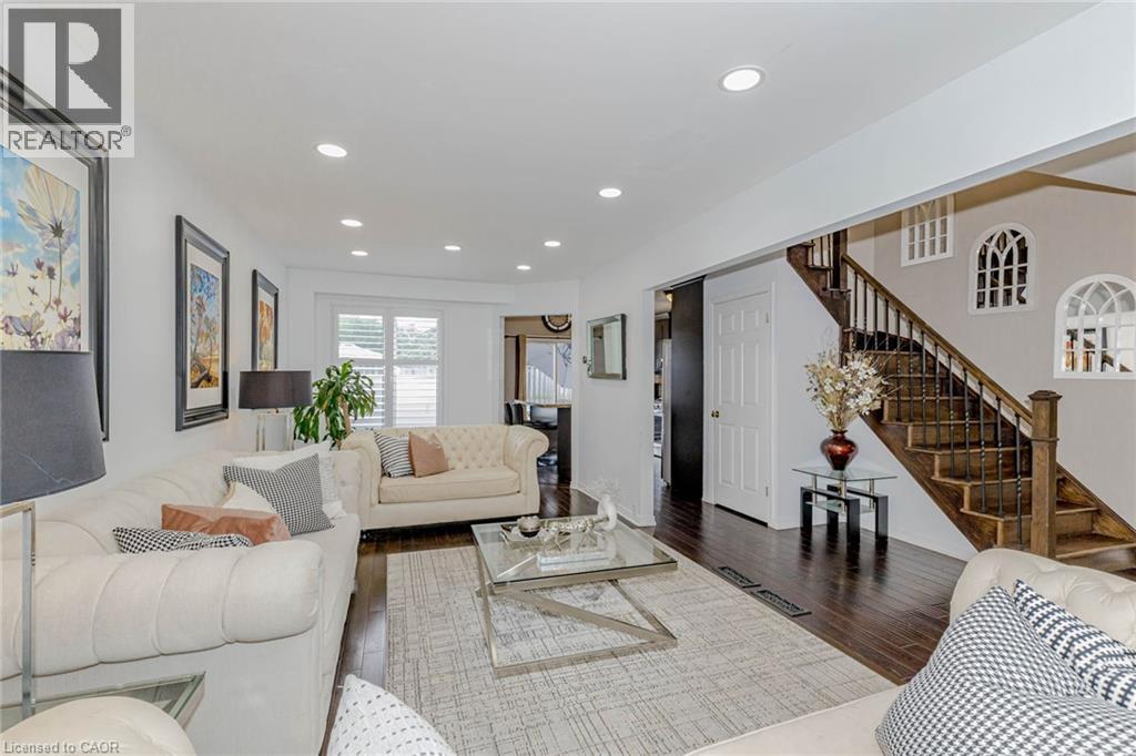 Living area featuring recessed lighting and hardwood / wood-style floors - 32 Vineberg Drive, Hamilton, ON - Indoor Photo Showing Living Room