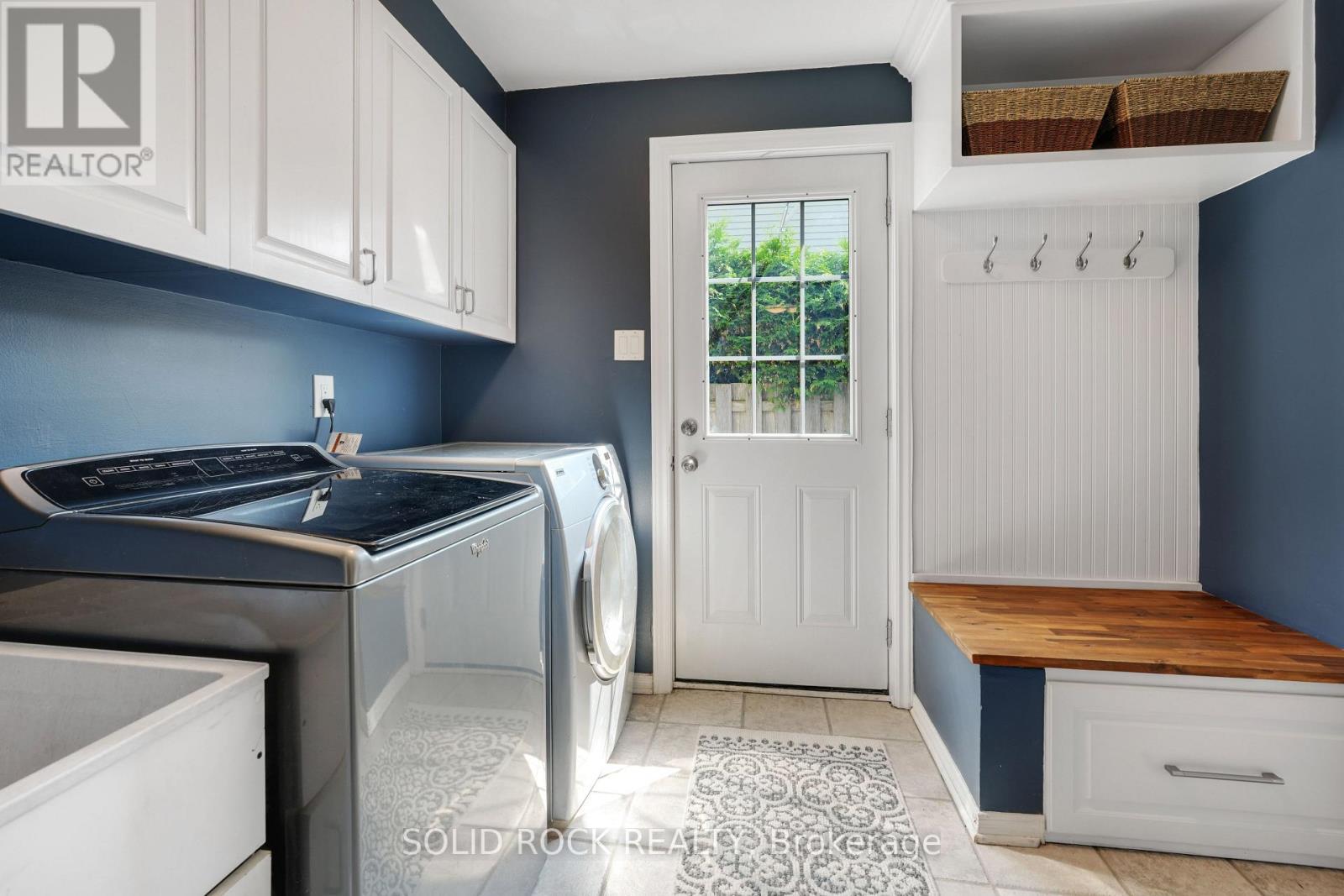 Laundry and mudroom with storage - 41 Framingham Crescent, Ottawa, ON - Indoor Photo Showing Laundry Room