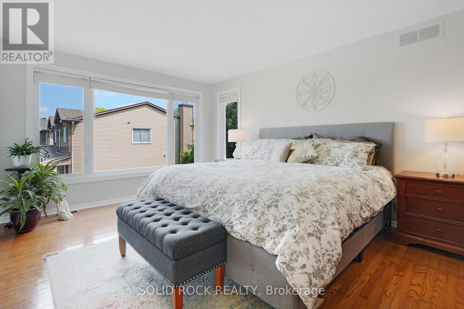 Primary bedroom, lots of natural light - 41 Framingham Crescent, Ottawa, ON - Indoor Photo Showing Bedroom