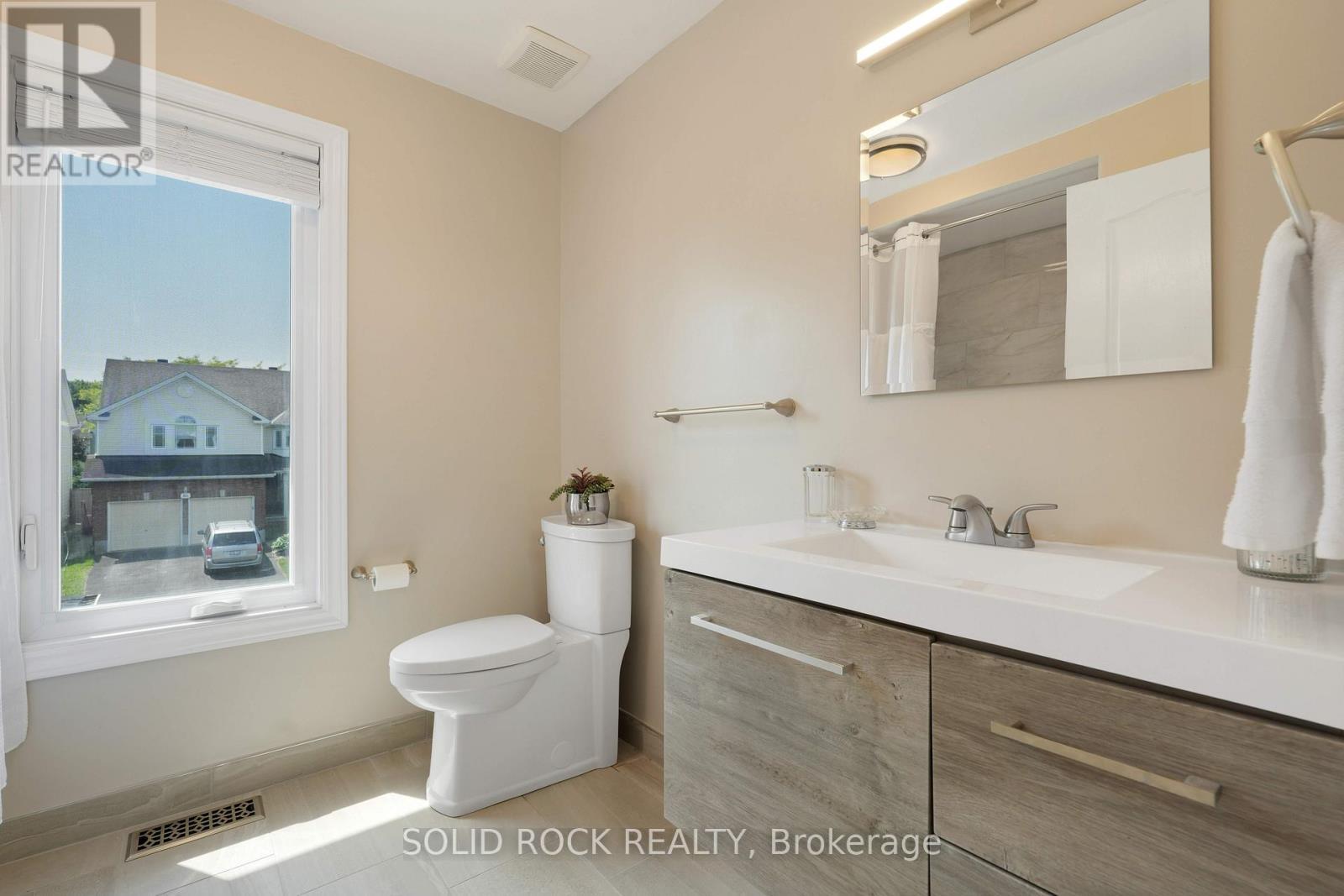 4pc Bath Second level Bath - 41 Framingham Crescent, Ottawa, ON - Indoor Photo Showing Bathroom