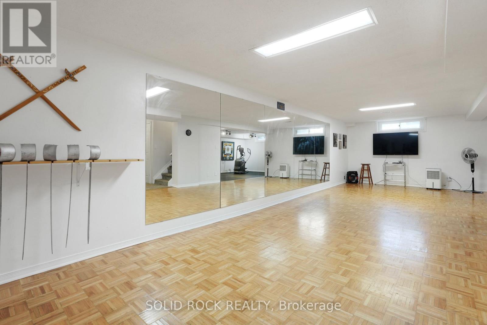 Basement - Dance studio - 41 Framingham Crescent, Ottawa, ON - Indoor Photo Showing Other Room