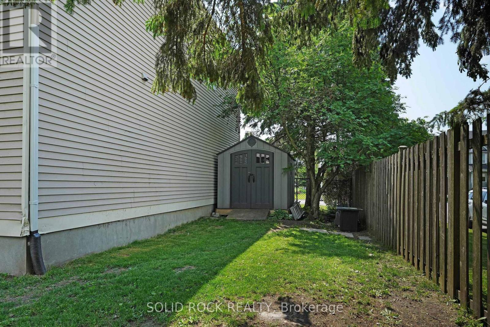 Constructed with Concrete and Sono tubes - 41 Framingham Crescent, Ottawa, ON - Outdoor