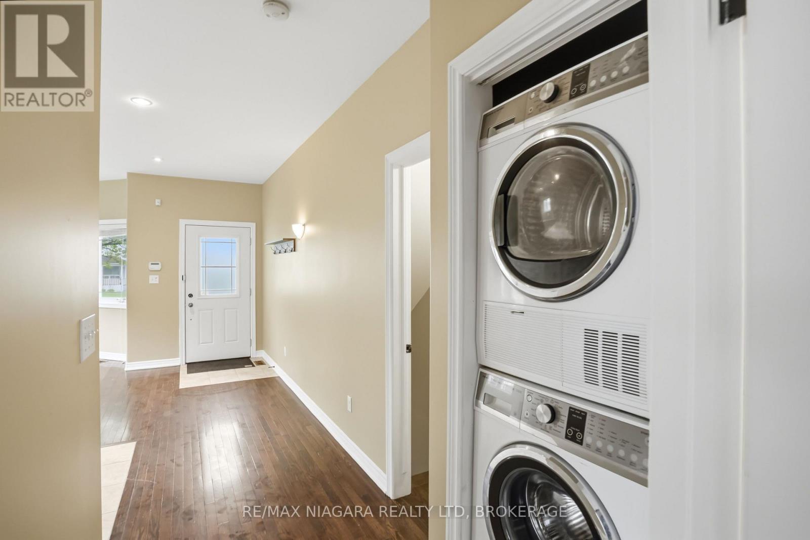 106 - 6045 Dunn Street, Niagara Falls (Dorchester), ON - Indoor Photo Showing Laundry Room