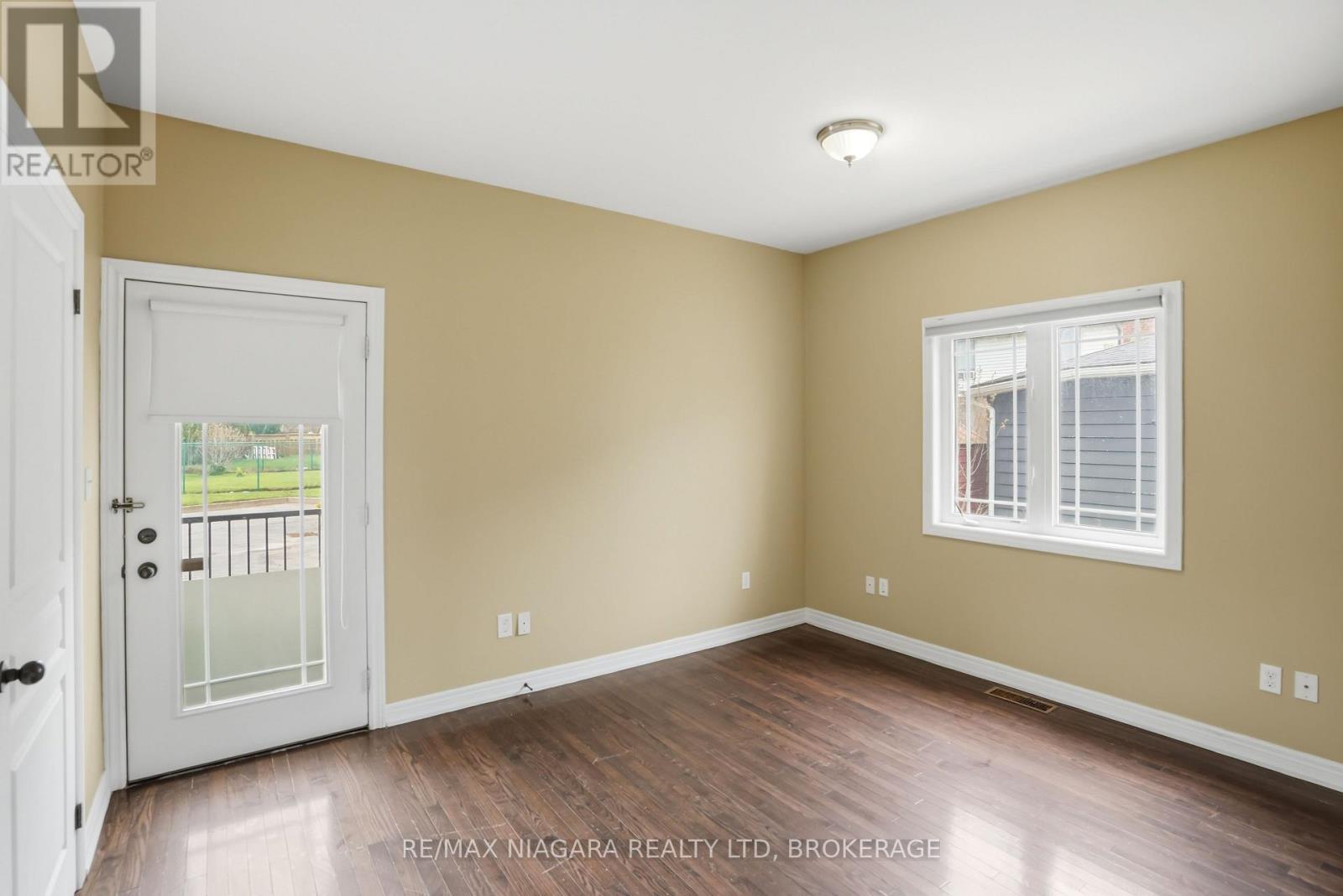 106 - 6045 Dunn Street, Niagara Falls (Dorchester), ON - Indoor Photo Showing Other Room