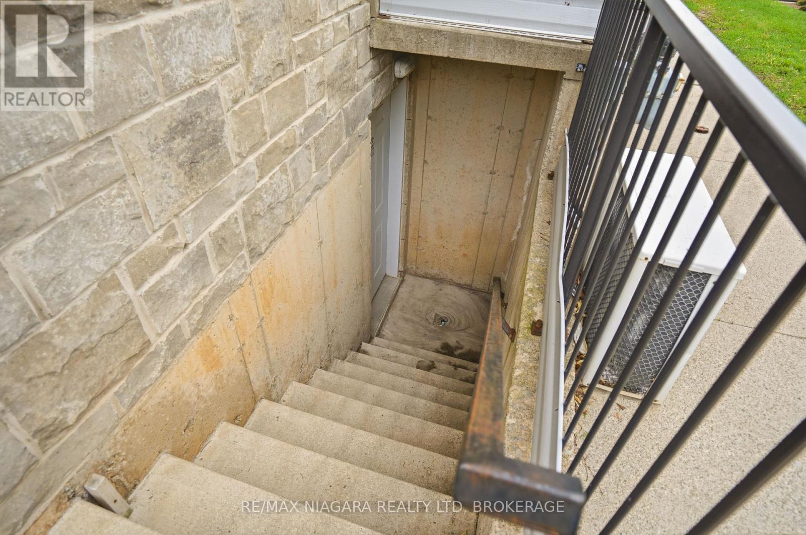106 - 6045 Dunn Street, Niagara Falls (Dorchester), ON - Outdoor