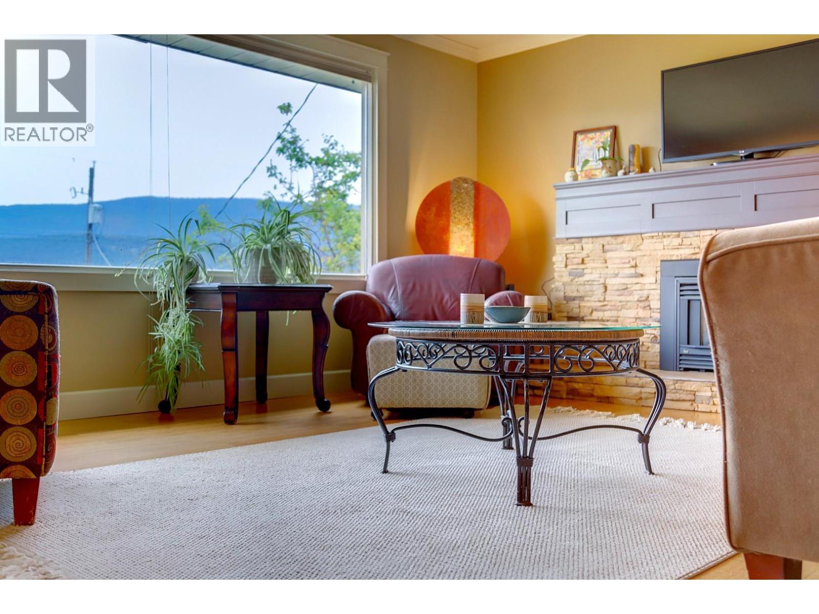 8308 Kalview Drive, Coldstream, BC - Indoor