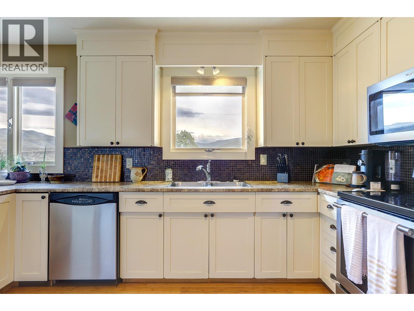 8308 Kalview Drive, Coldstream, BC - Indoor Photo Showing Kitchen With Double Sink
