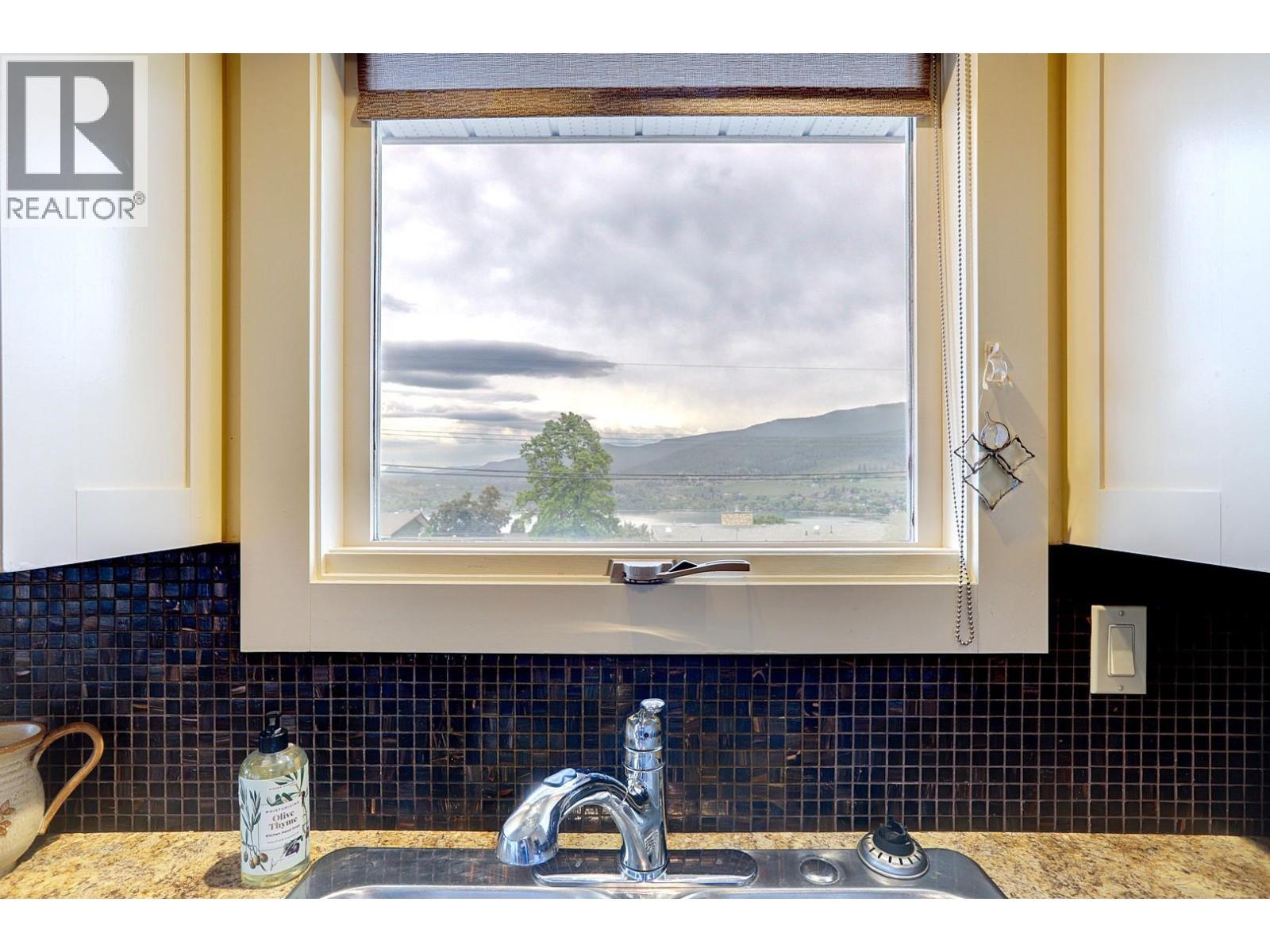 8308 Kalview Drive, Coldstream, BC - Indoor