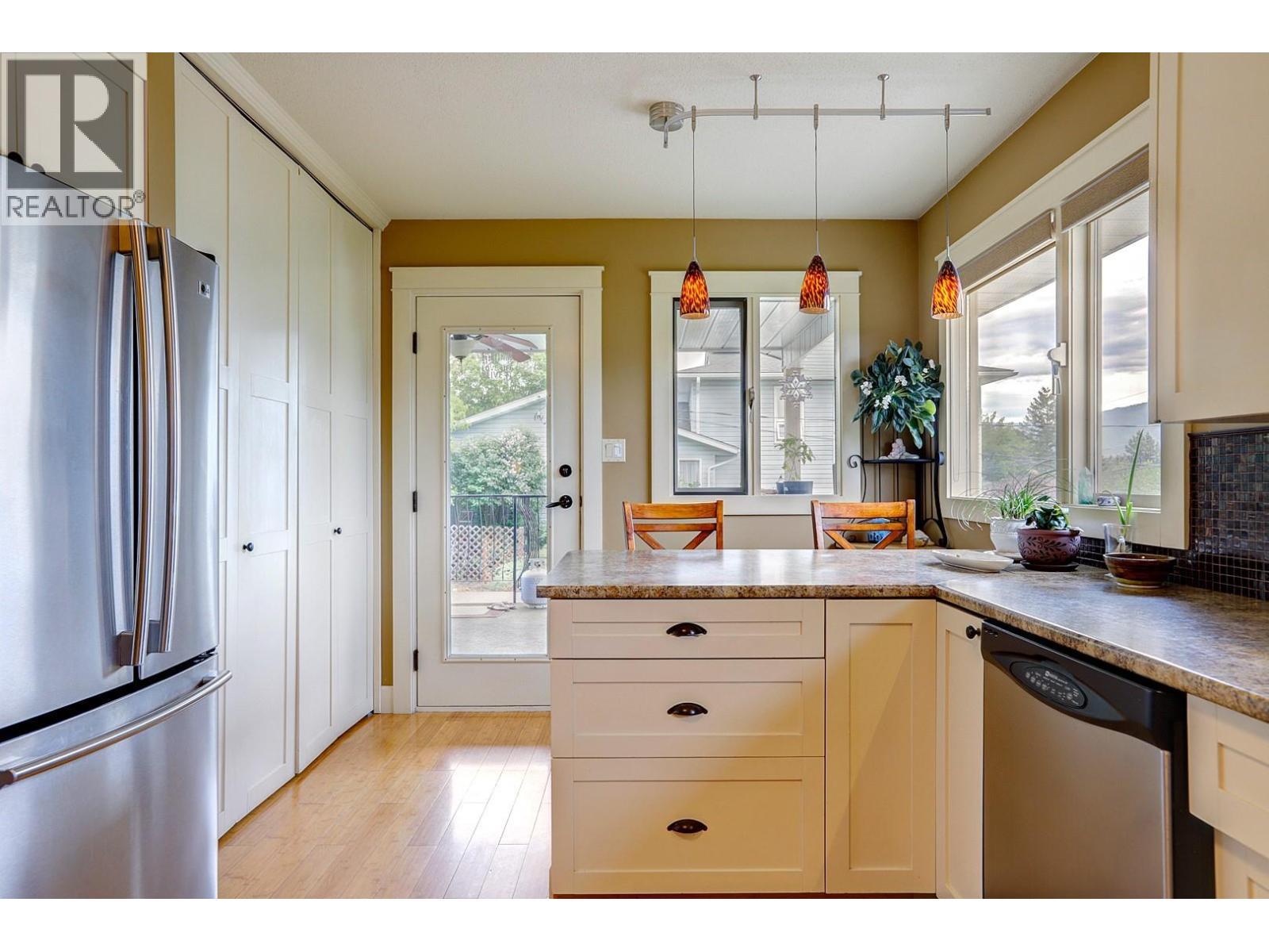 8308 Kalview Drive, Coldstream, BC - Indoor Photo Showing Kitchen