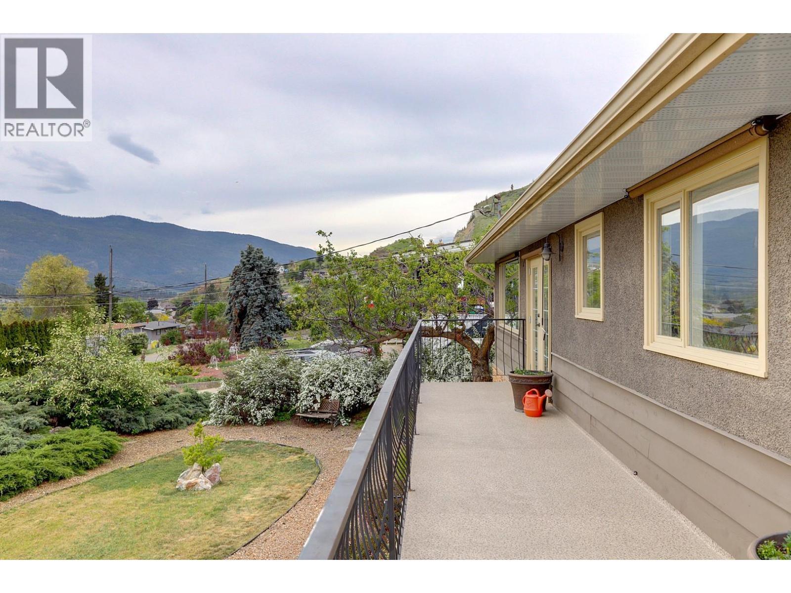 8308 Kalview Drive, Coldstream, BC - Outdoor