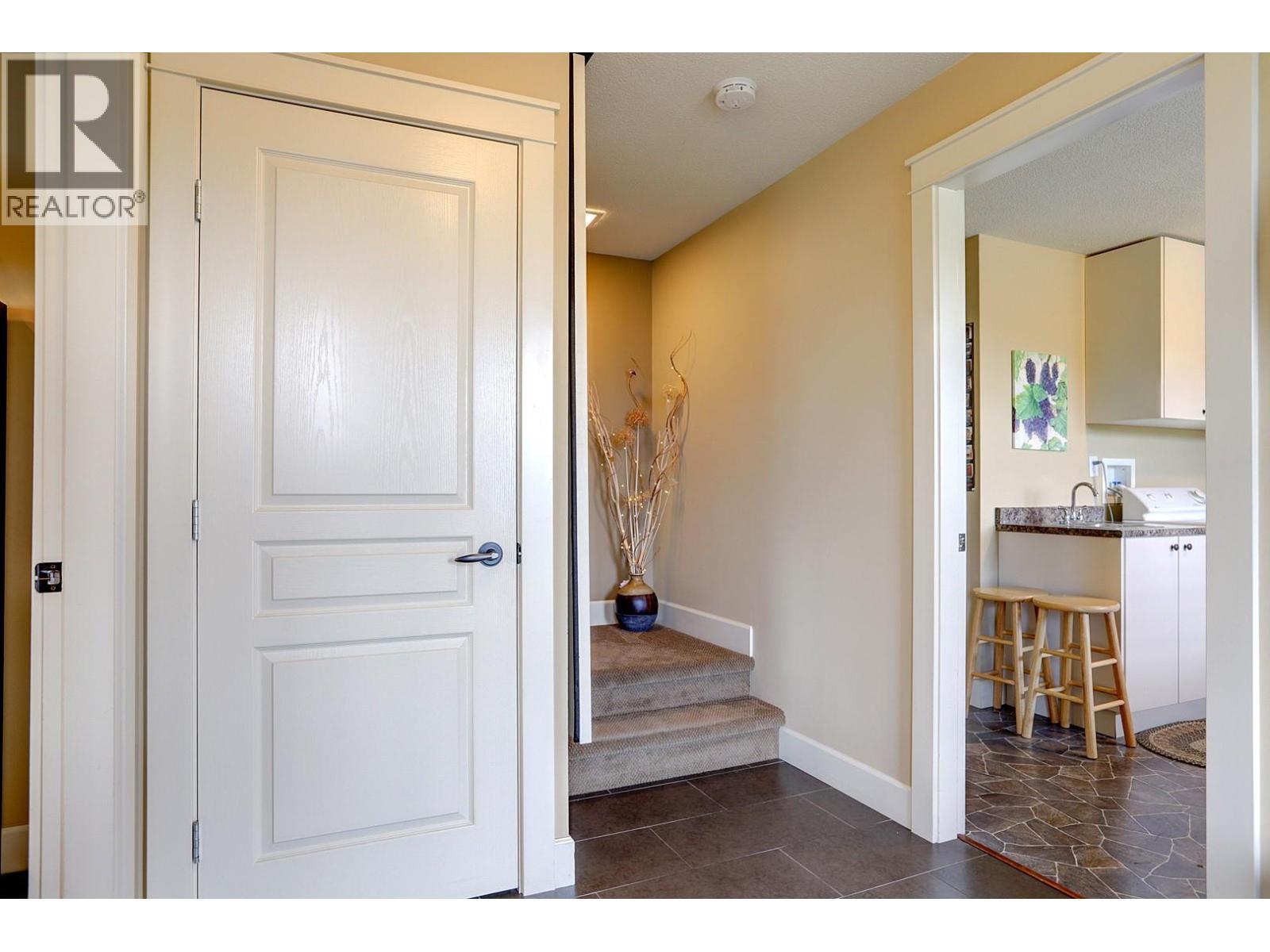 8308 Kalview Drive, Coldstream, BC - Indoor Photo Showing Other Room