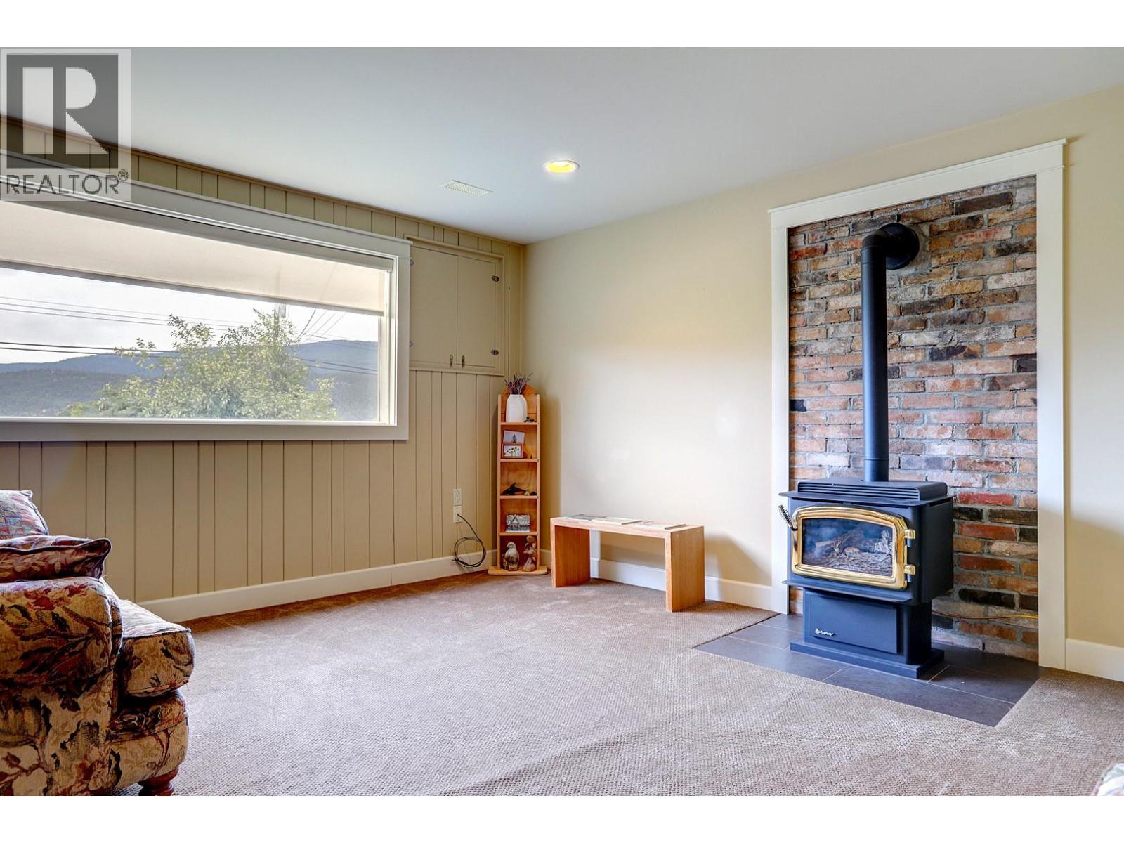 8308 Kalview Drive, Coldstream, BC - Indoor
