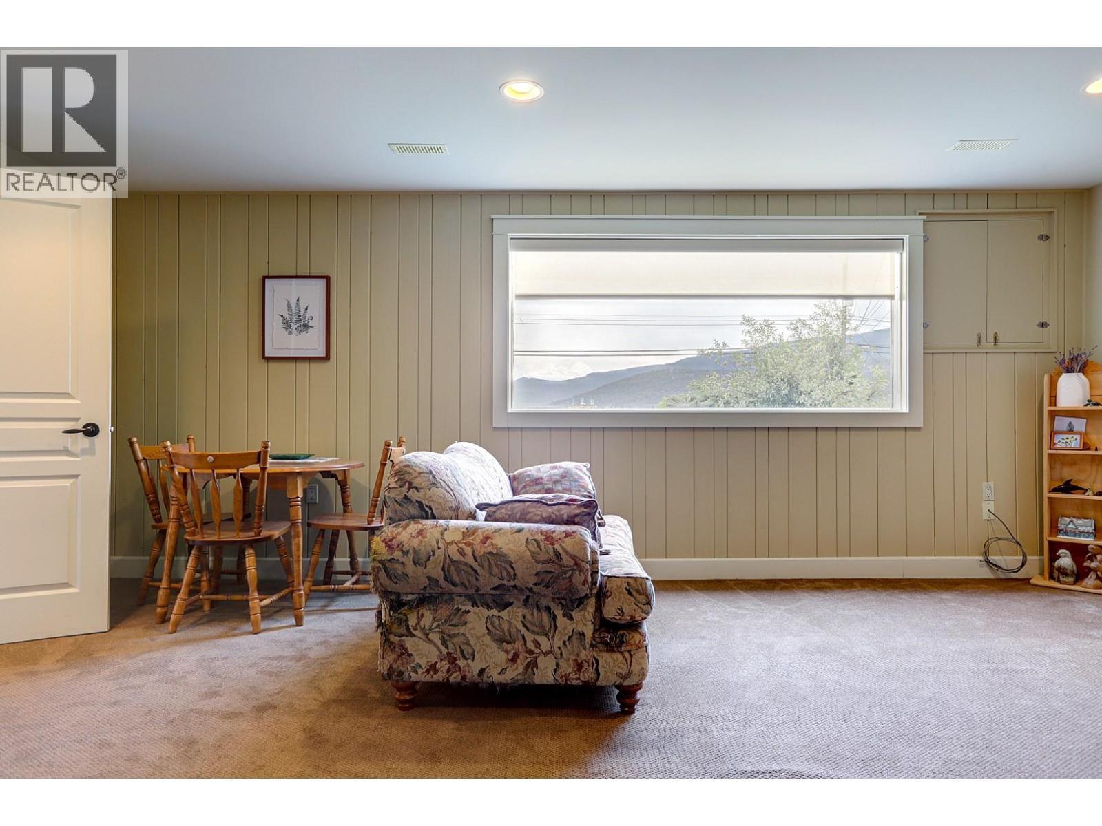 8308 Kalview Drive, Coldstream, BC - Indoor