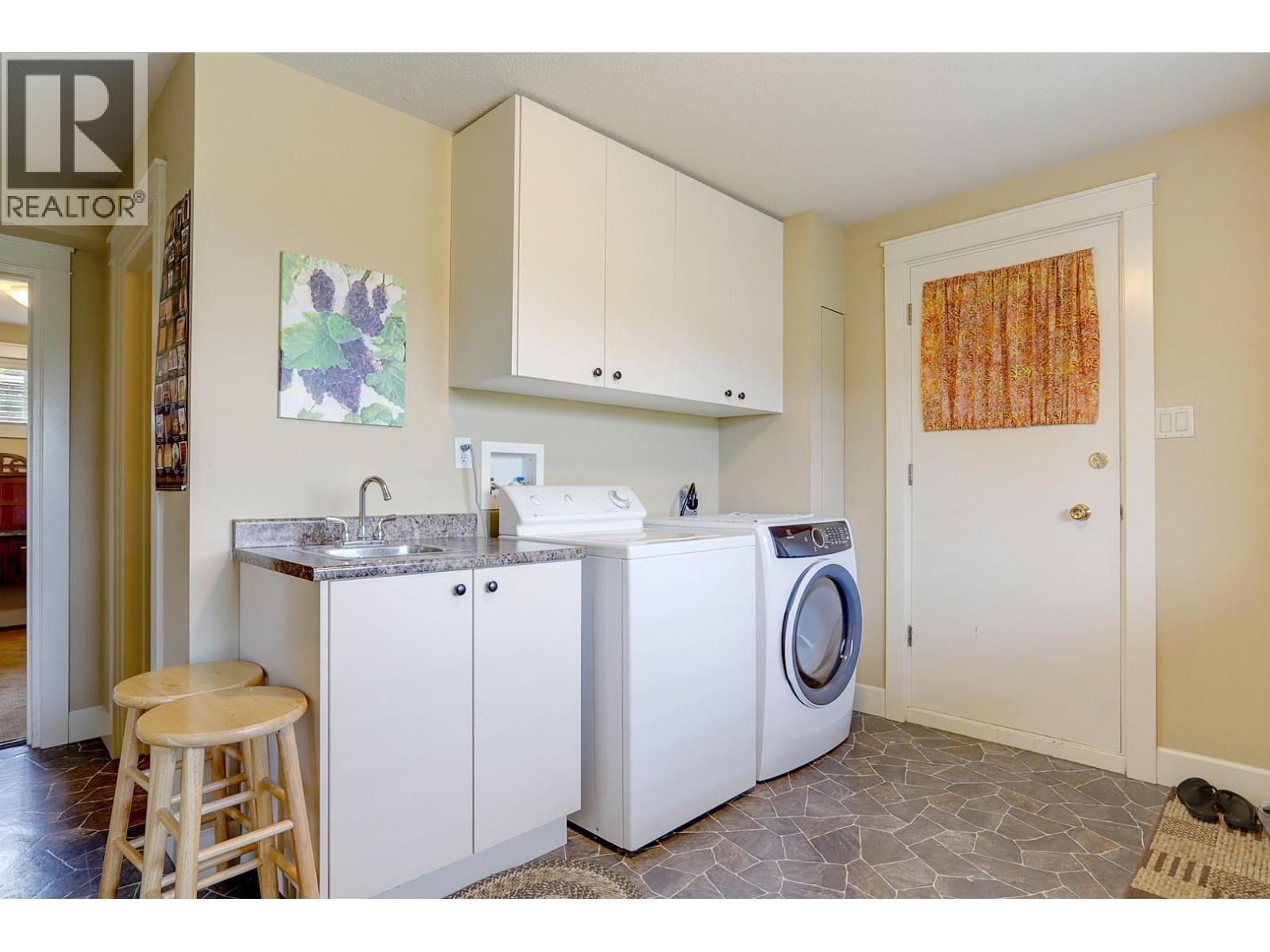 8308 Kalview Drive, Coldstream, BC - Indoor Photo Showing Laundry Room