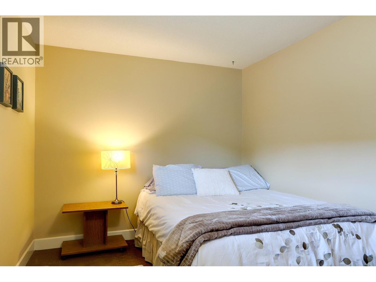 8308 Kalview Drive, Coldstream, BC - Indoor Photo Showing Bedroom