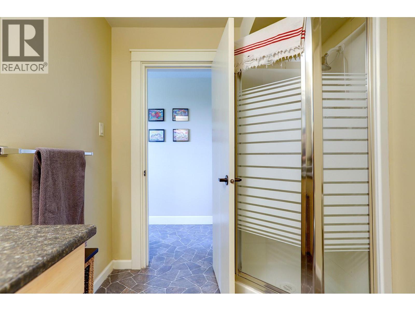8308 Kalview Drive, Coldstream, BC - Indoor
